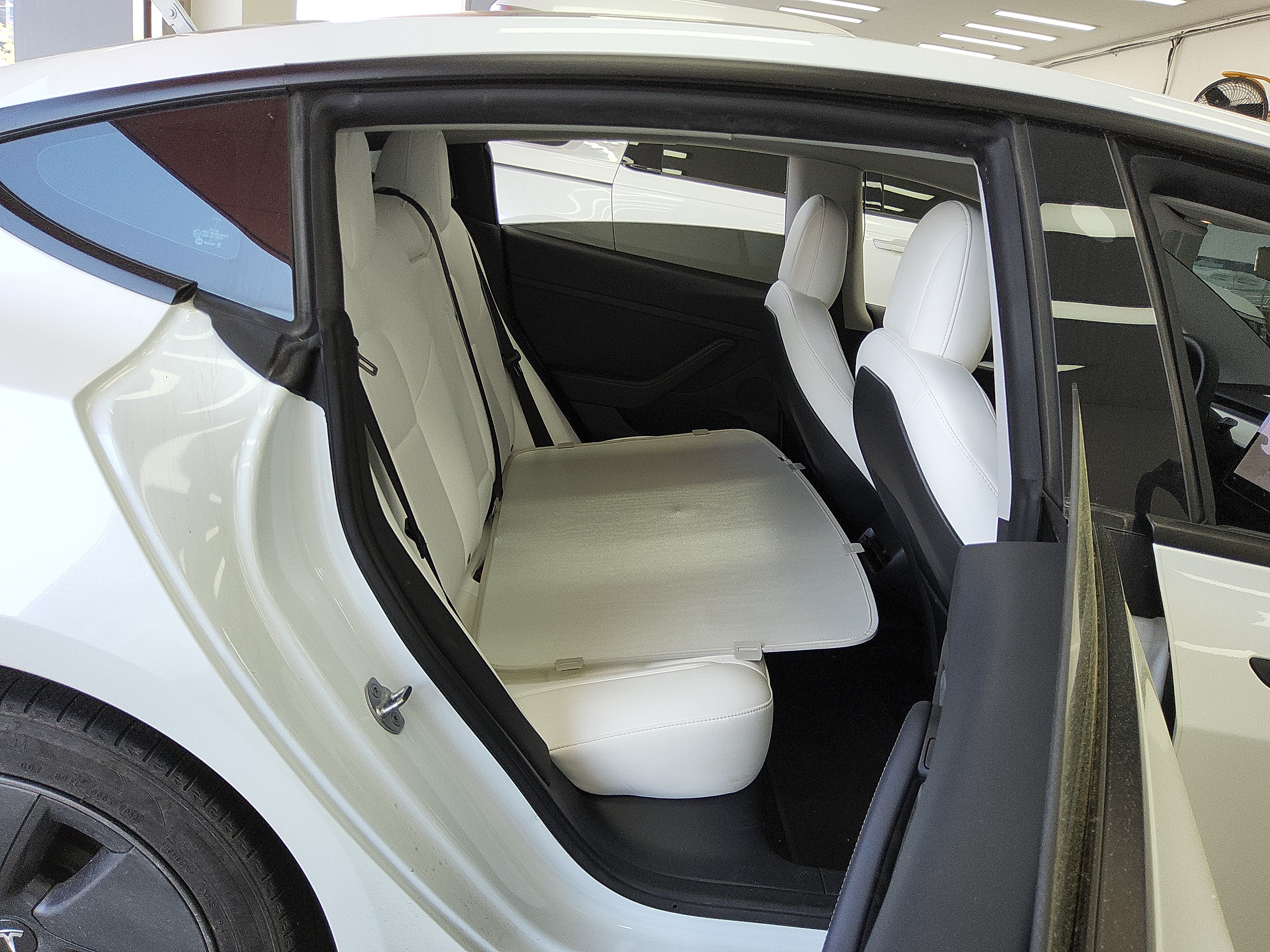 تسلا MODEL 3