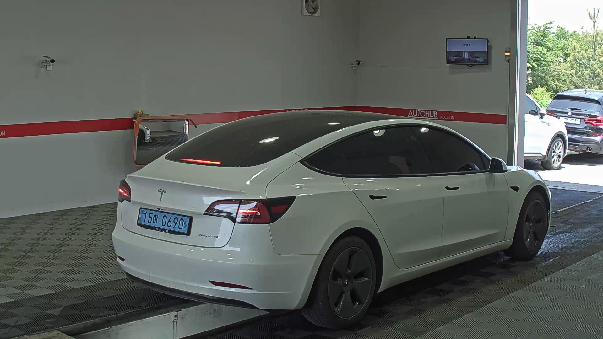 تسلا MODEL 3