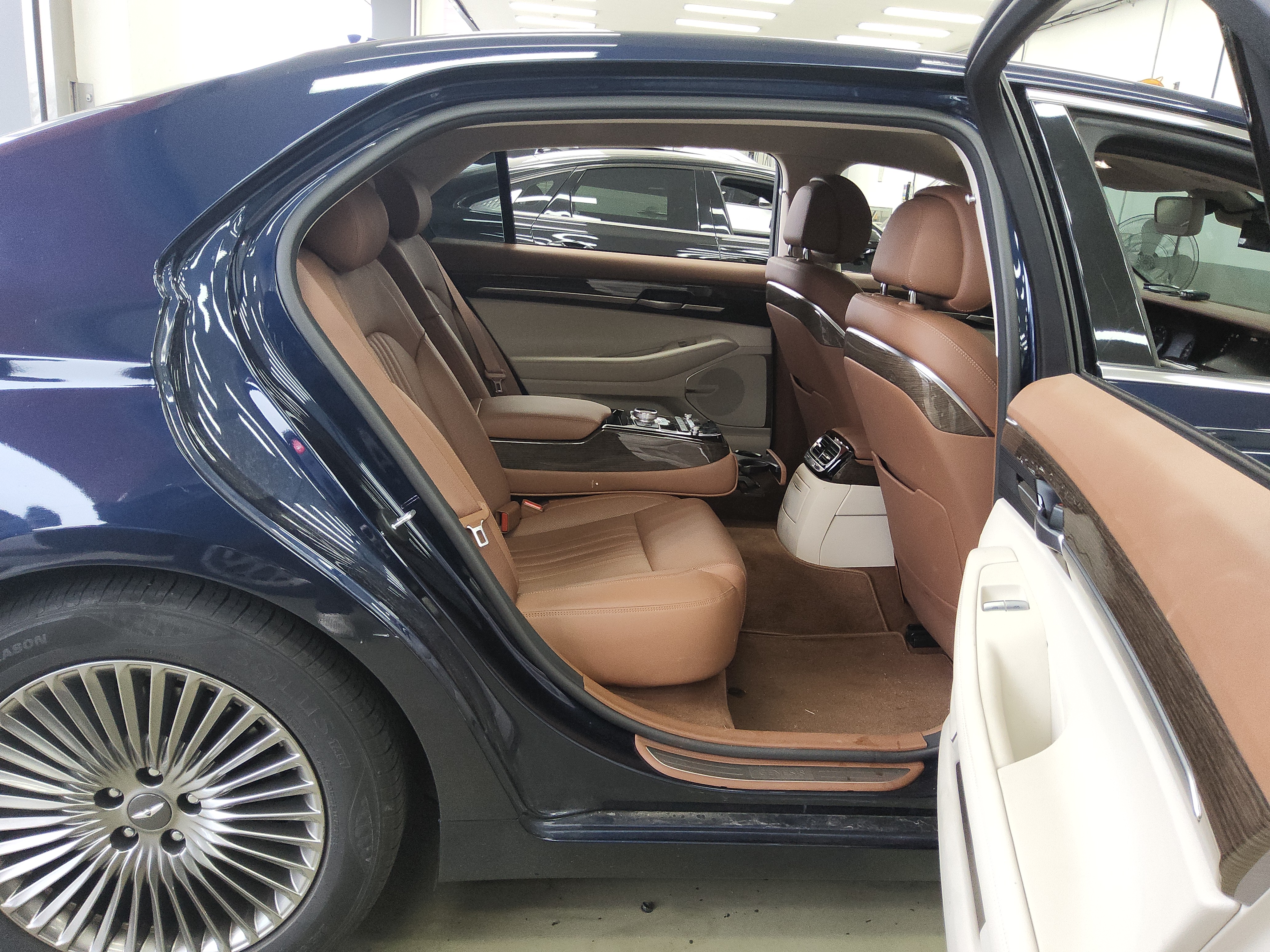 جينسس G90