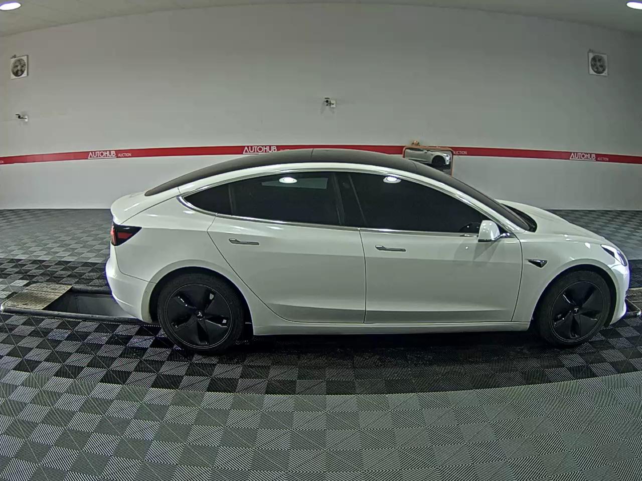 تسلا MODEL 3