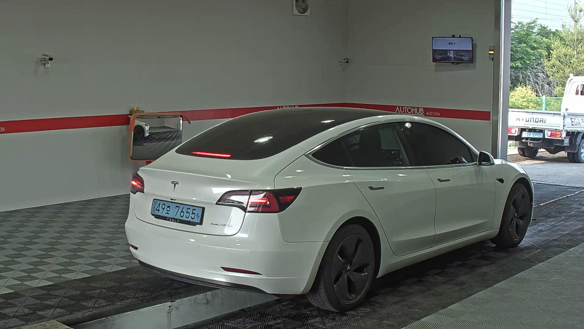 تسلا MODEL 3