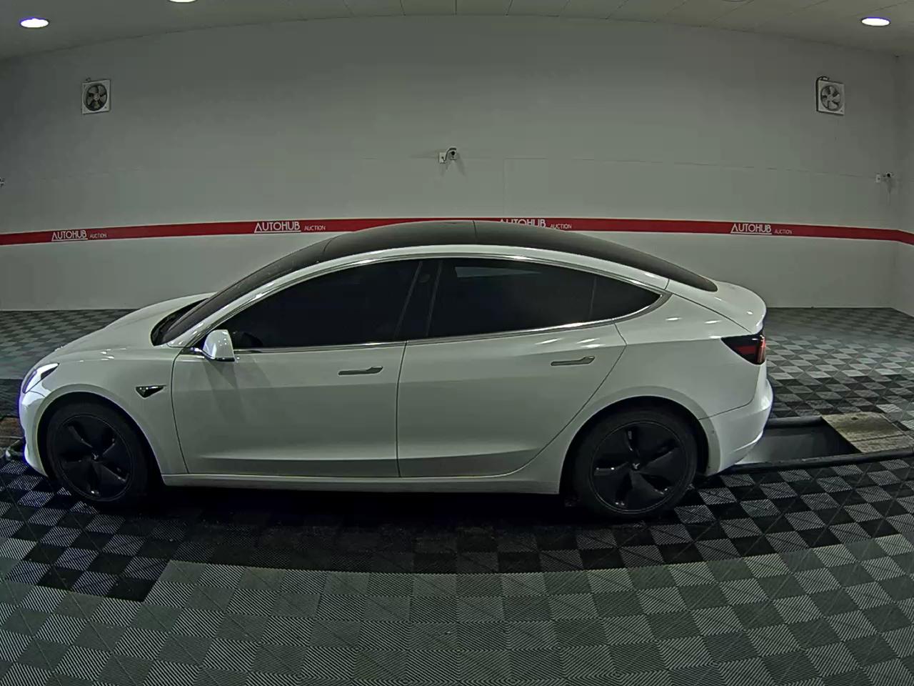 تسلا MODEL 3