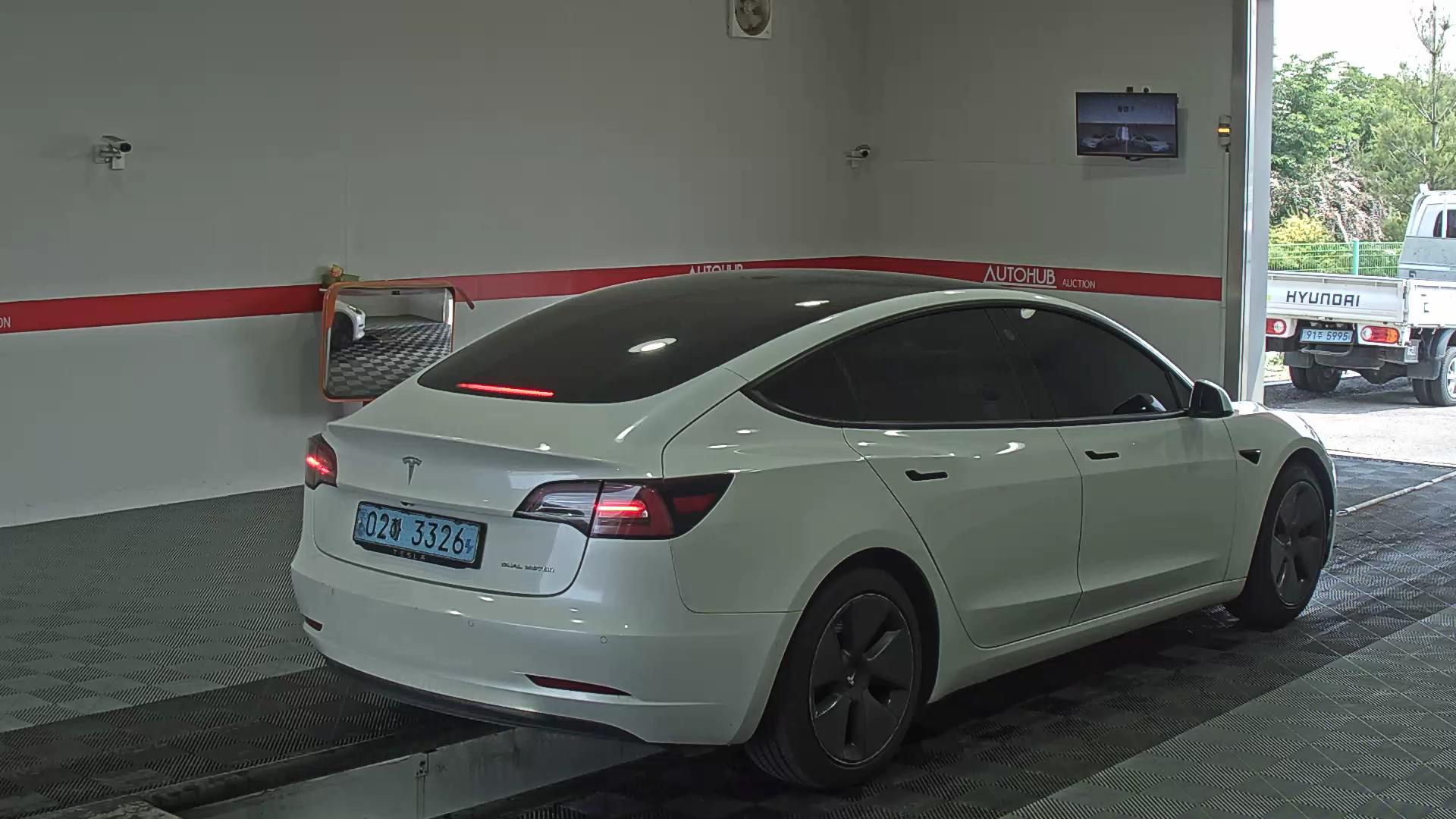 تسلا MODEL 3