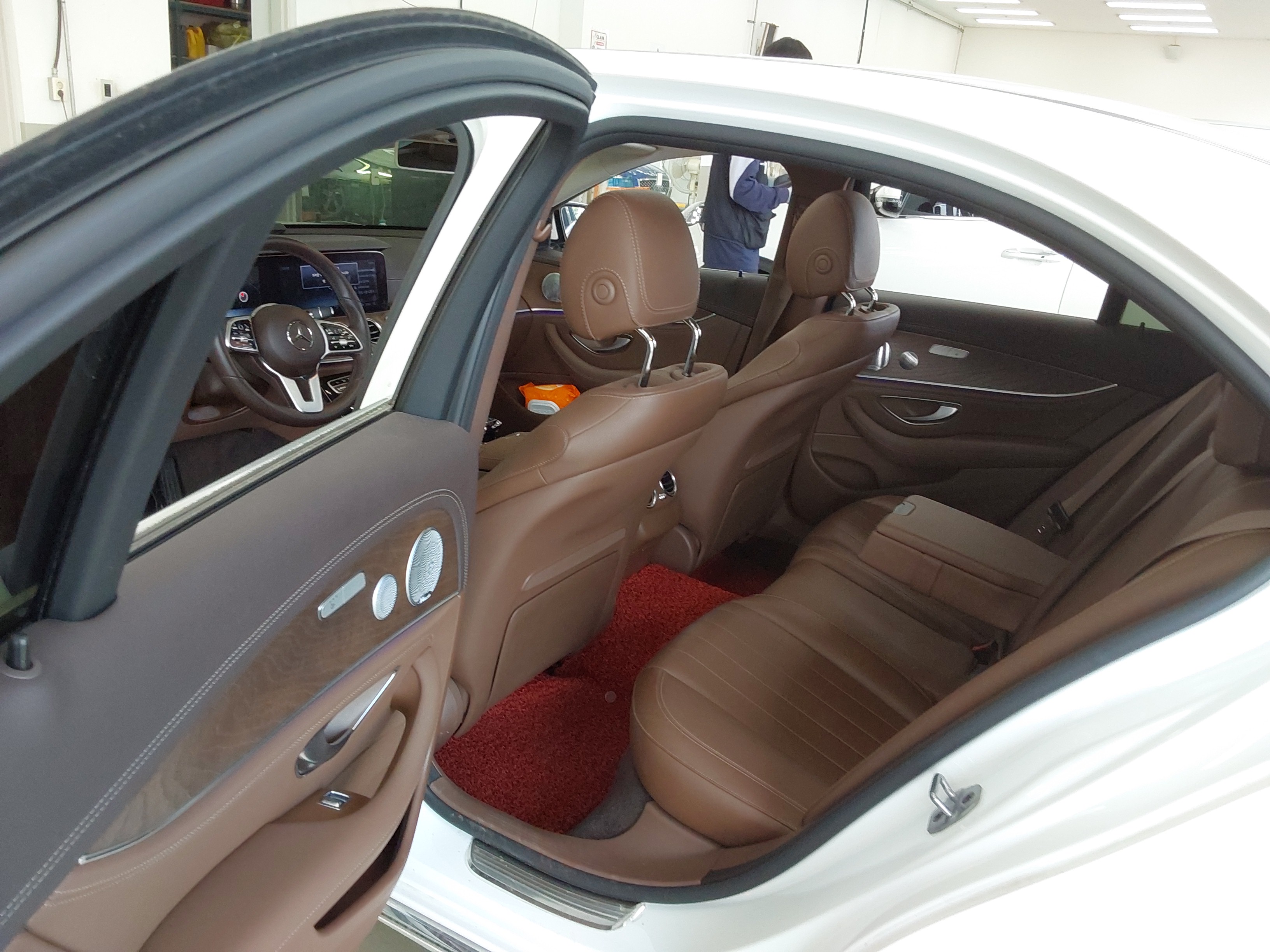 مرسيدس E-CLASS