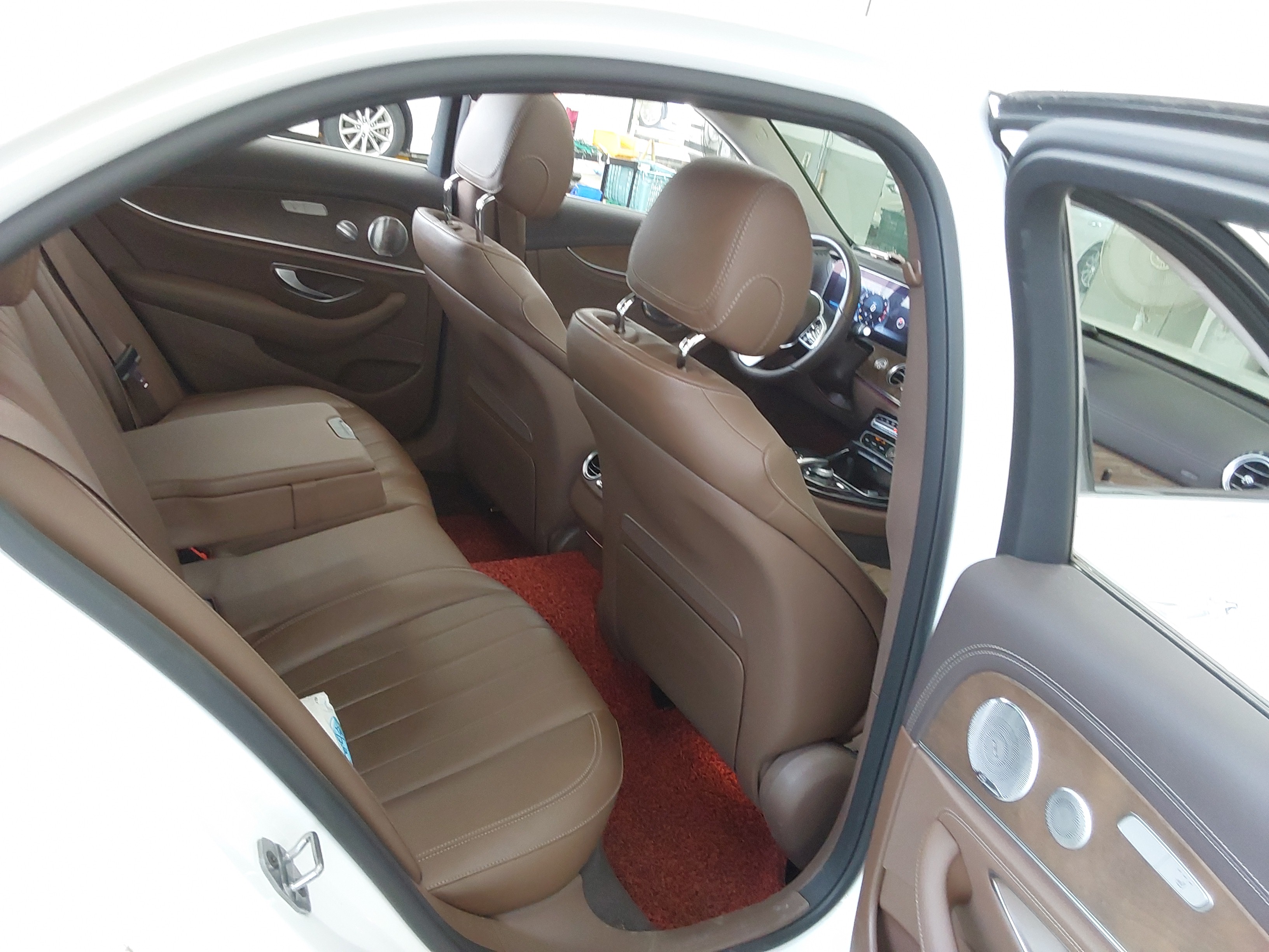 مرسيدس E-CLASS