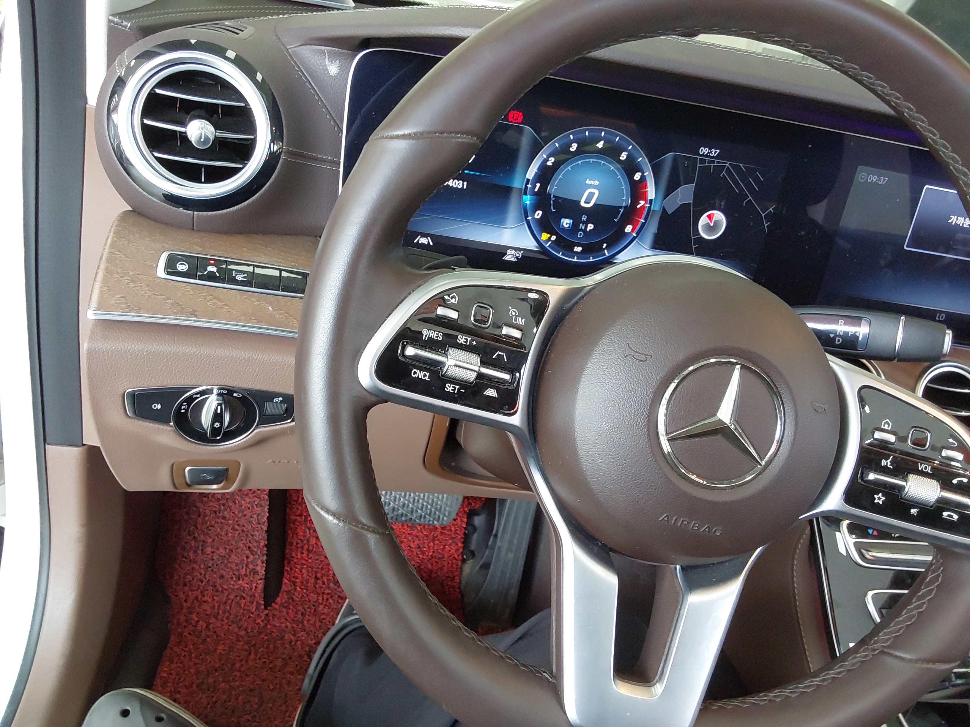 مرسيدس E-CLASS