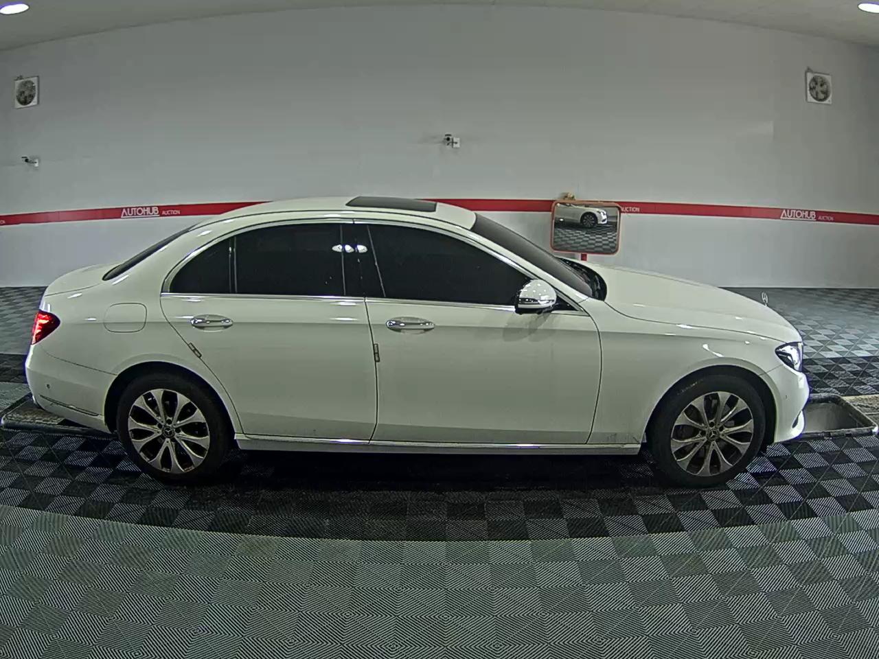 مرسيدس E-CLASS