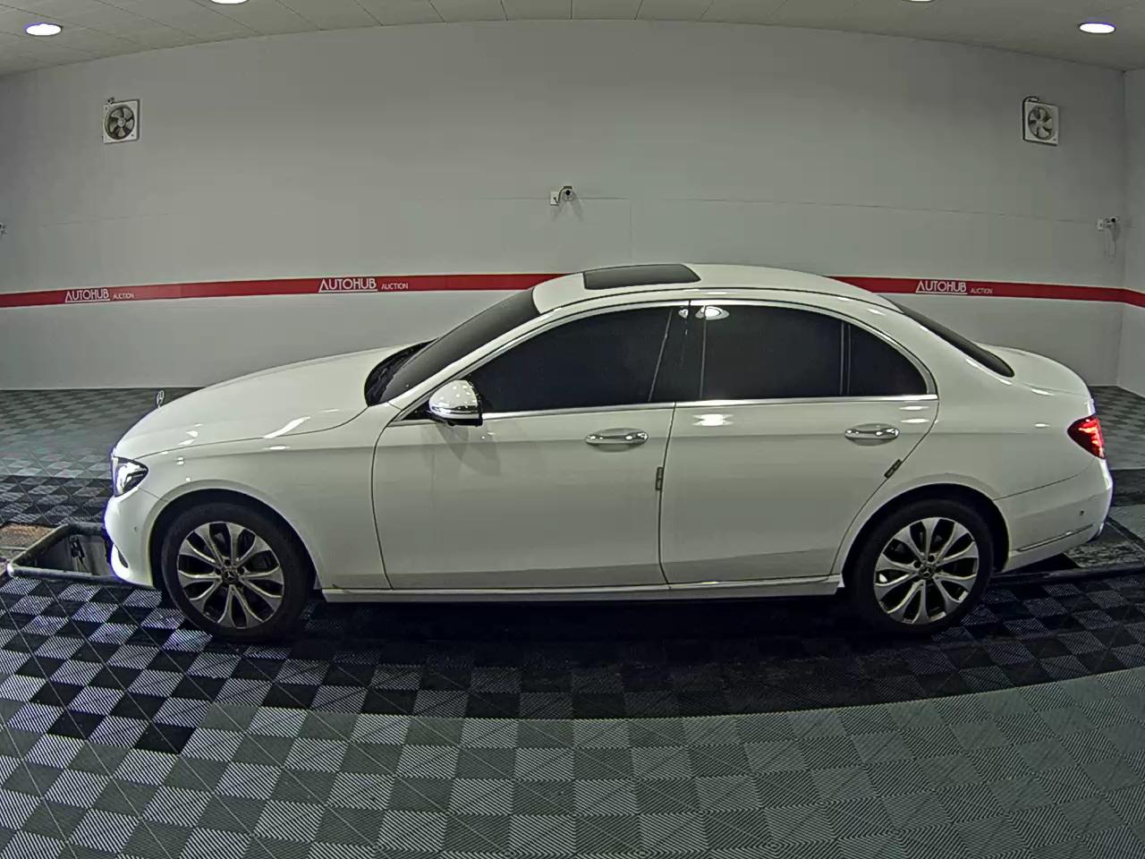 مرسيدس E-CLASS