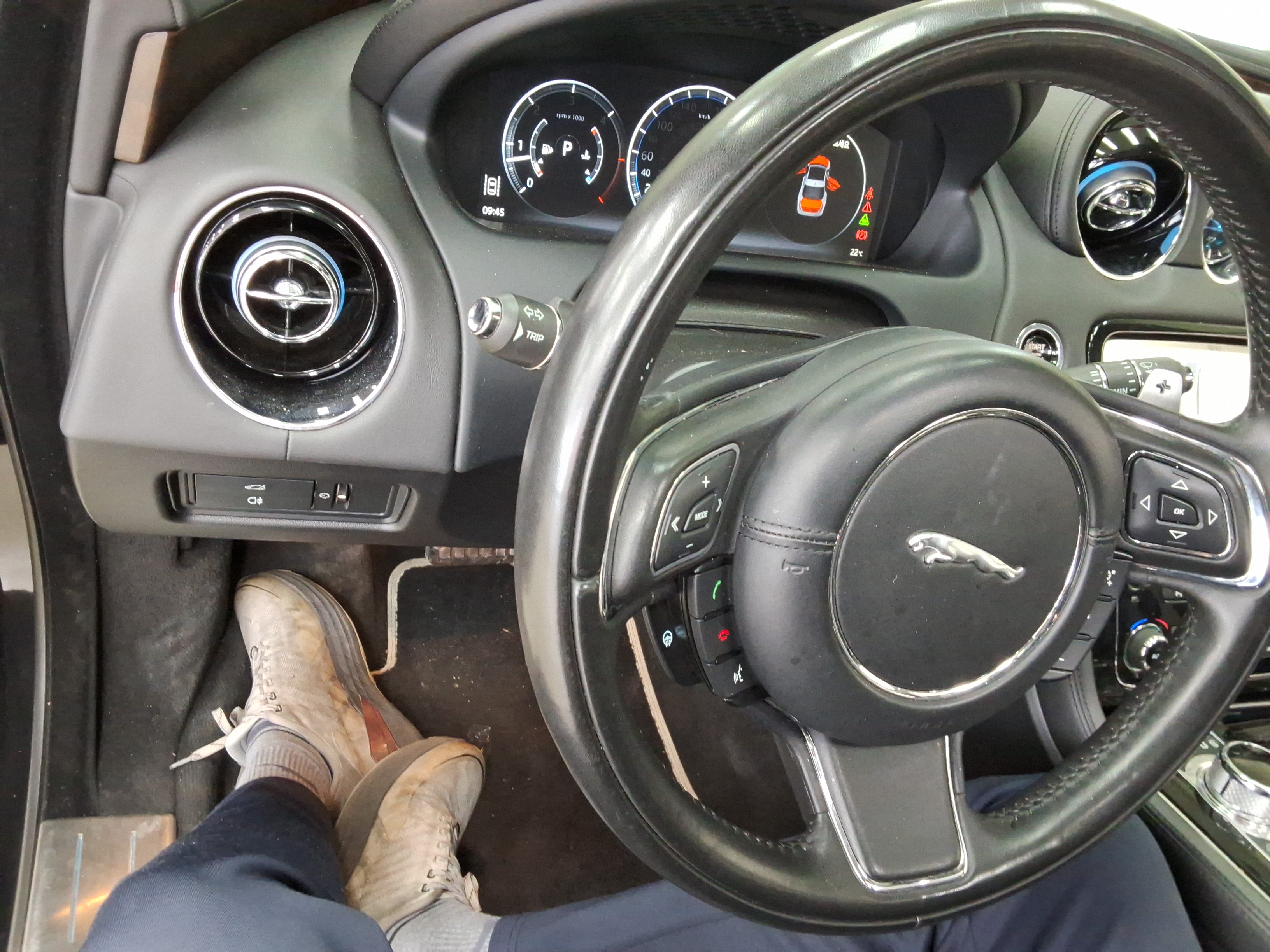 جاقوار XJ