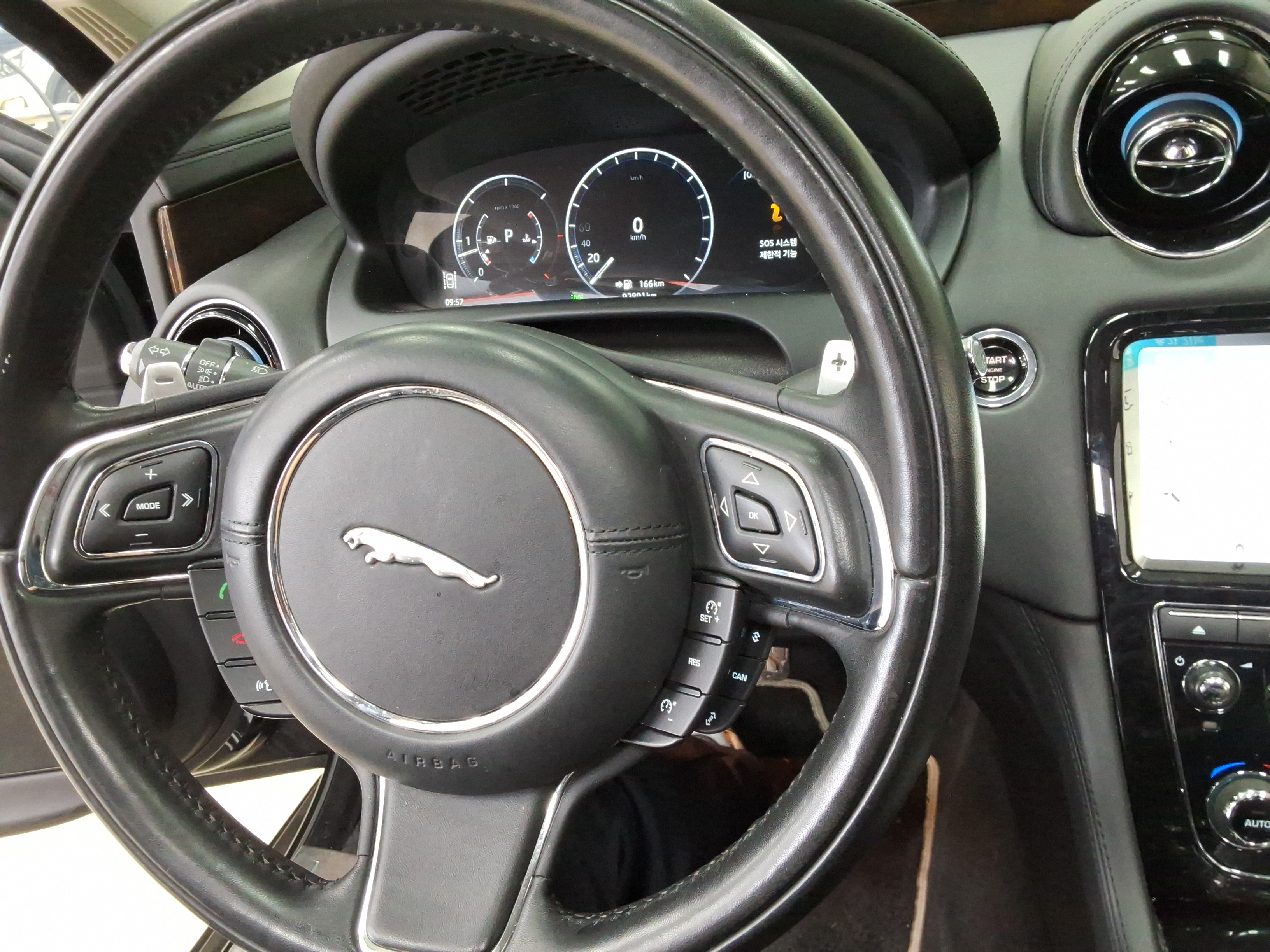 جاقوار XJ