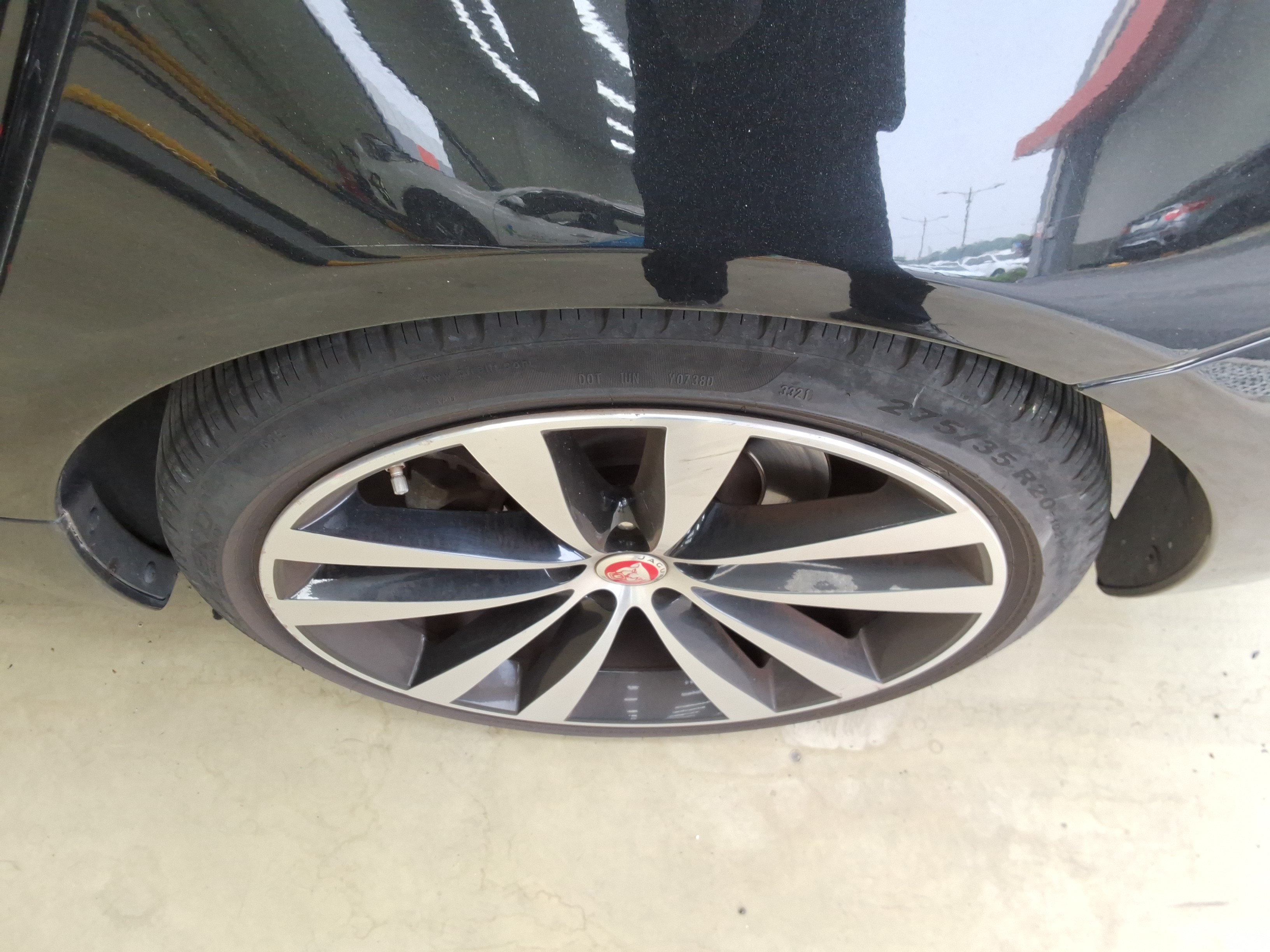 جاقوار XJ