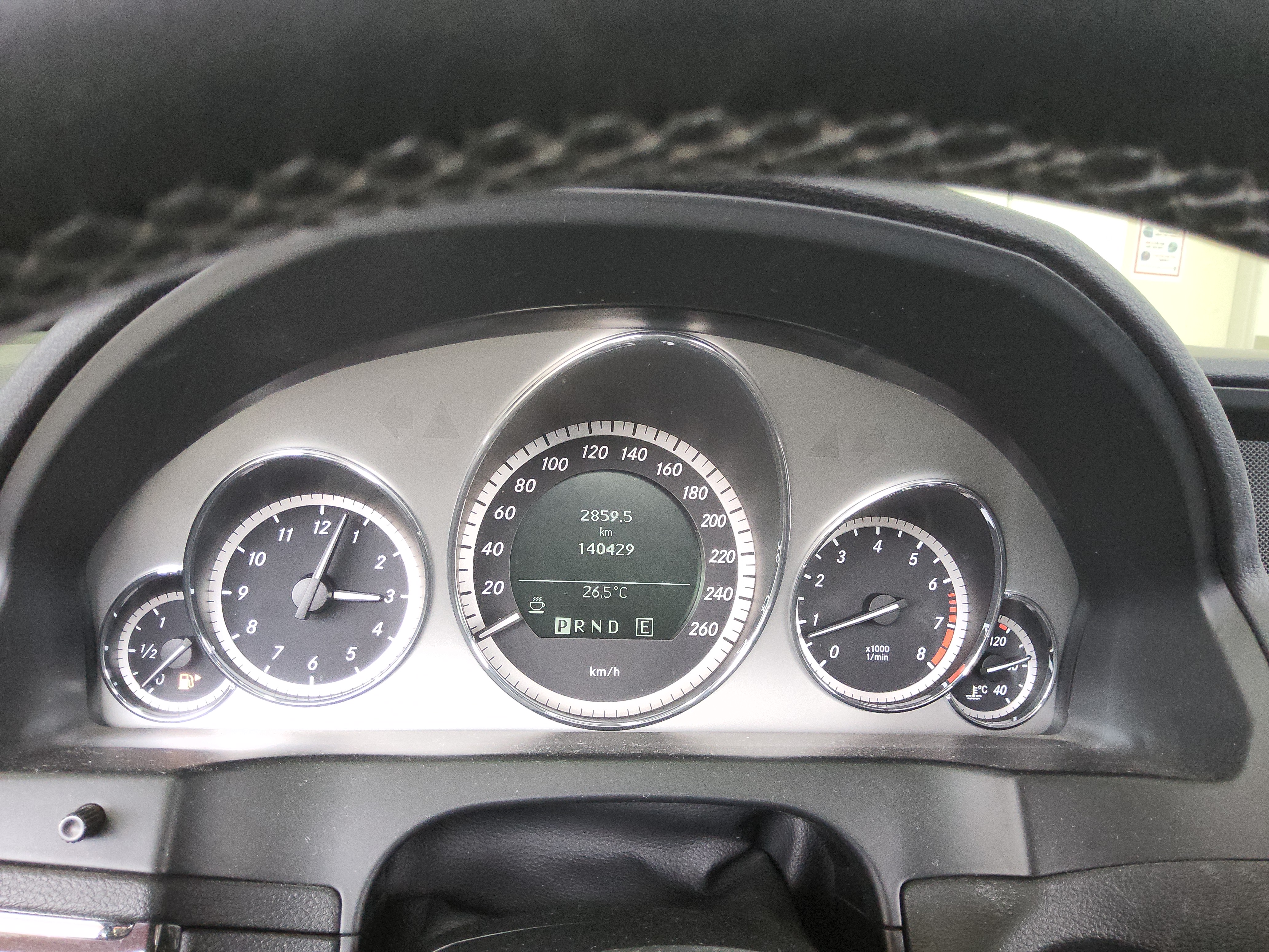 مرسيدس E-CLASS