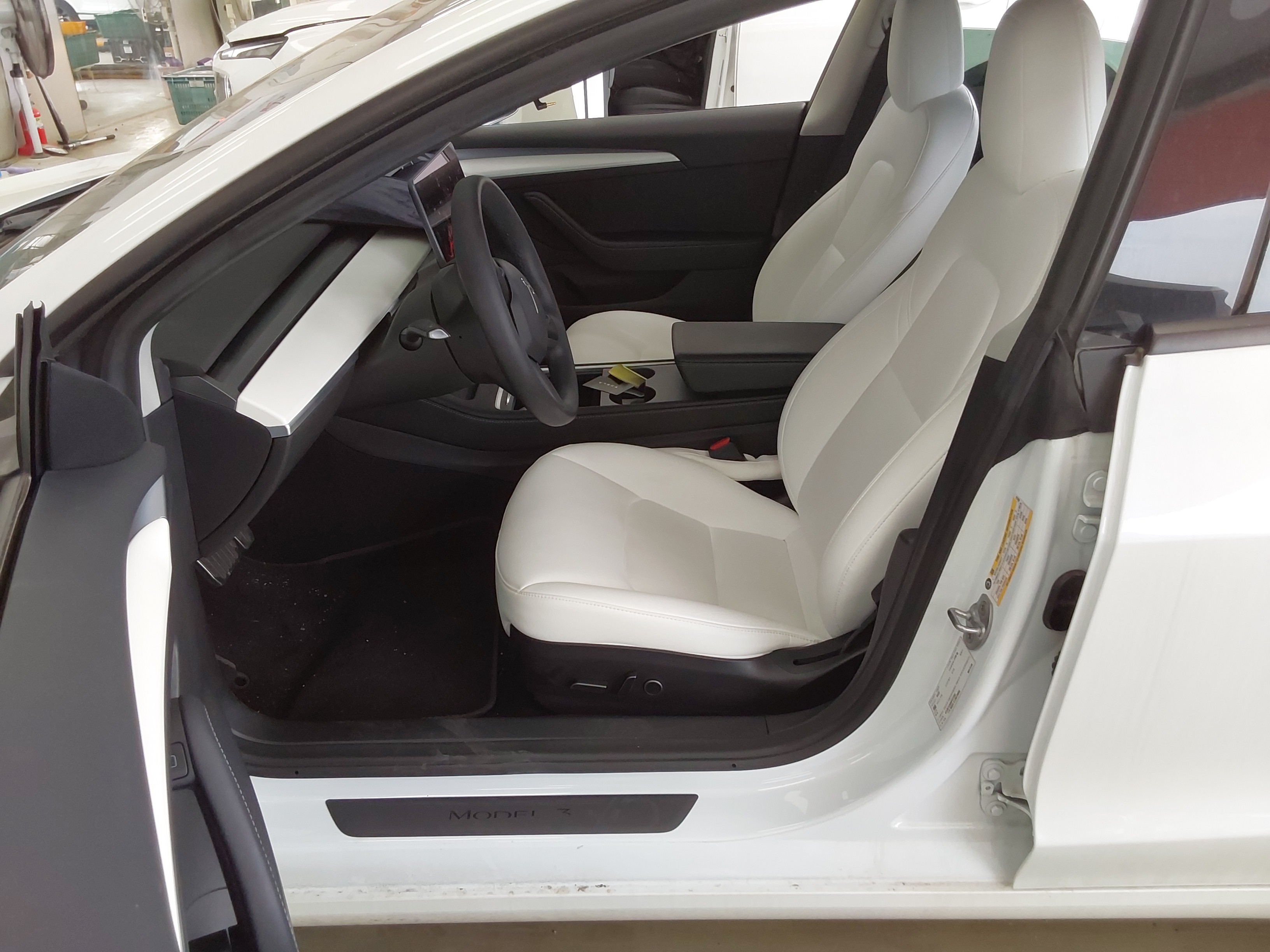 تسلا MODEL 3