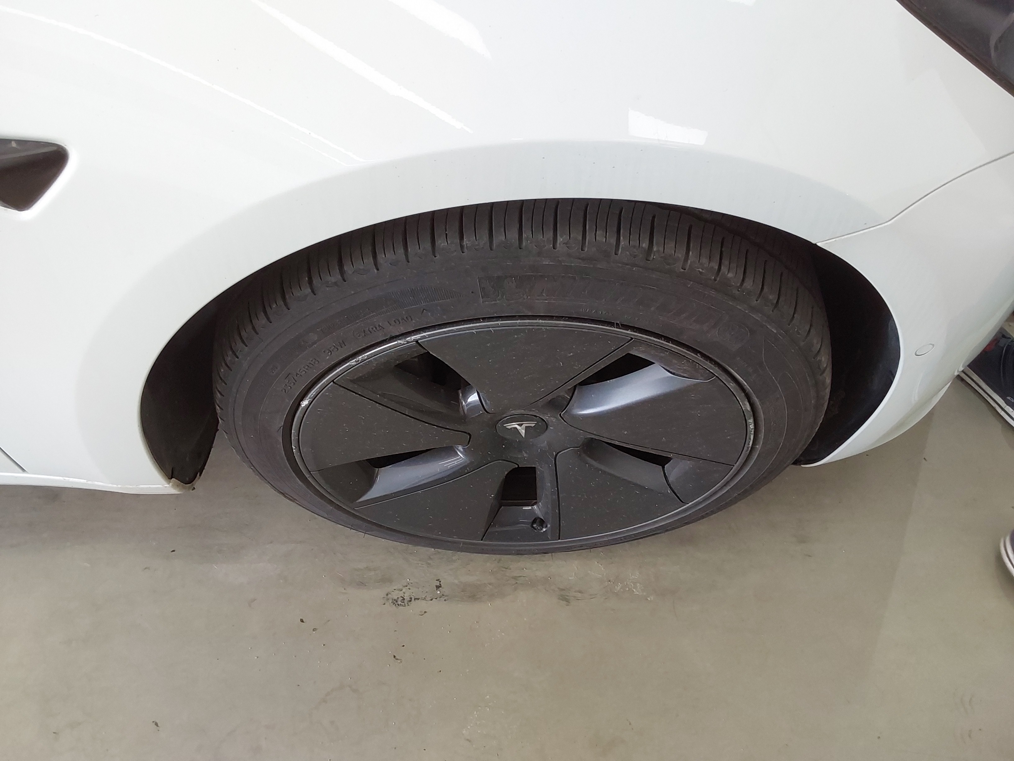 تسلا MODEL 3