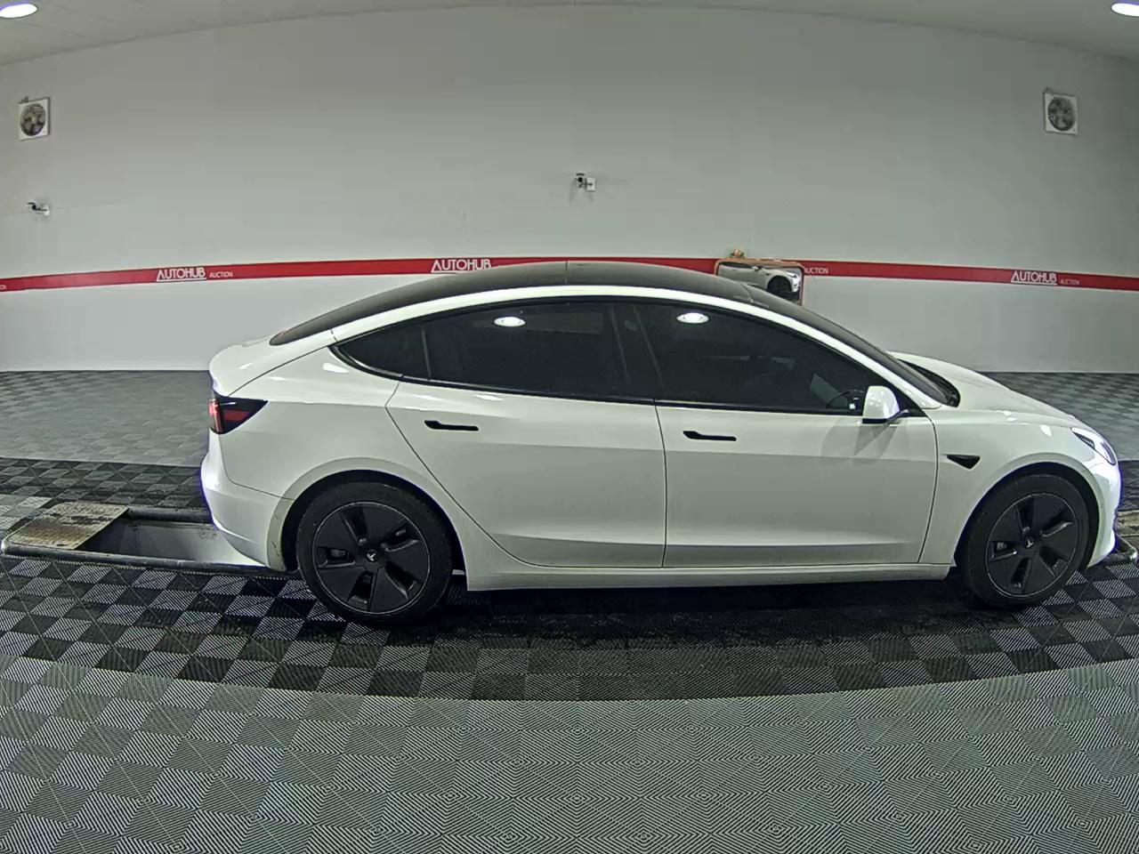 تسلا MODEL 3