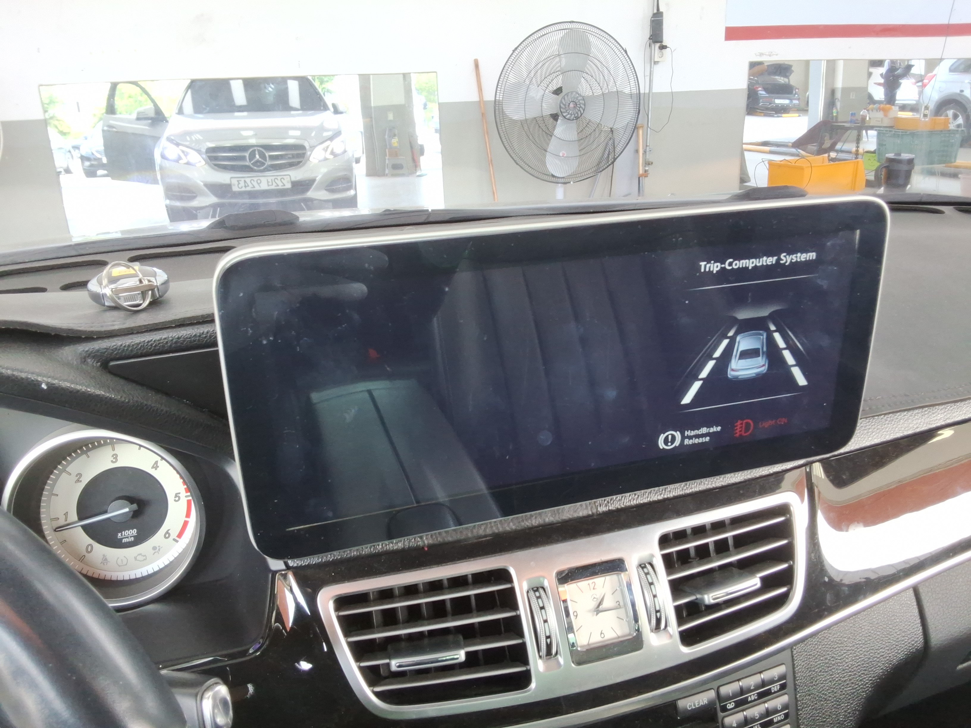مرسيدس E-CLASS