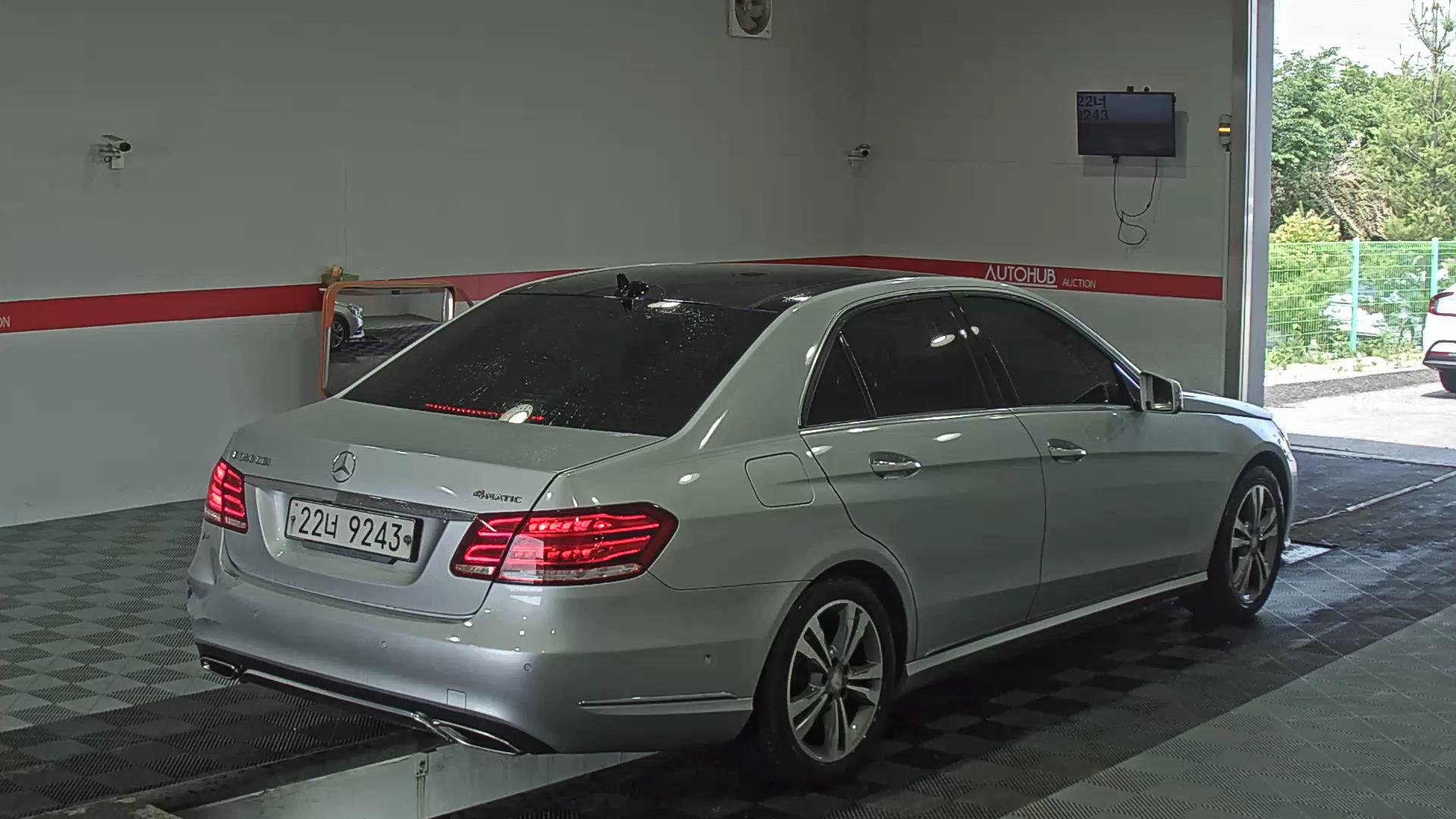مرسيدس E-CLASS