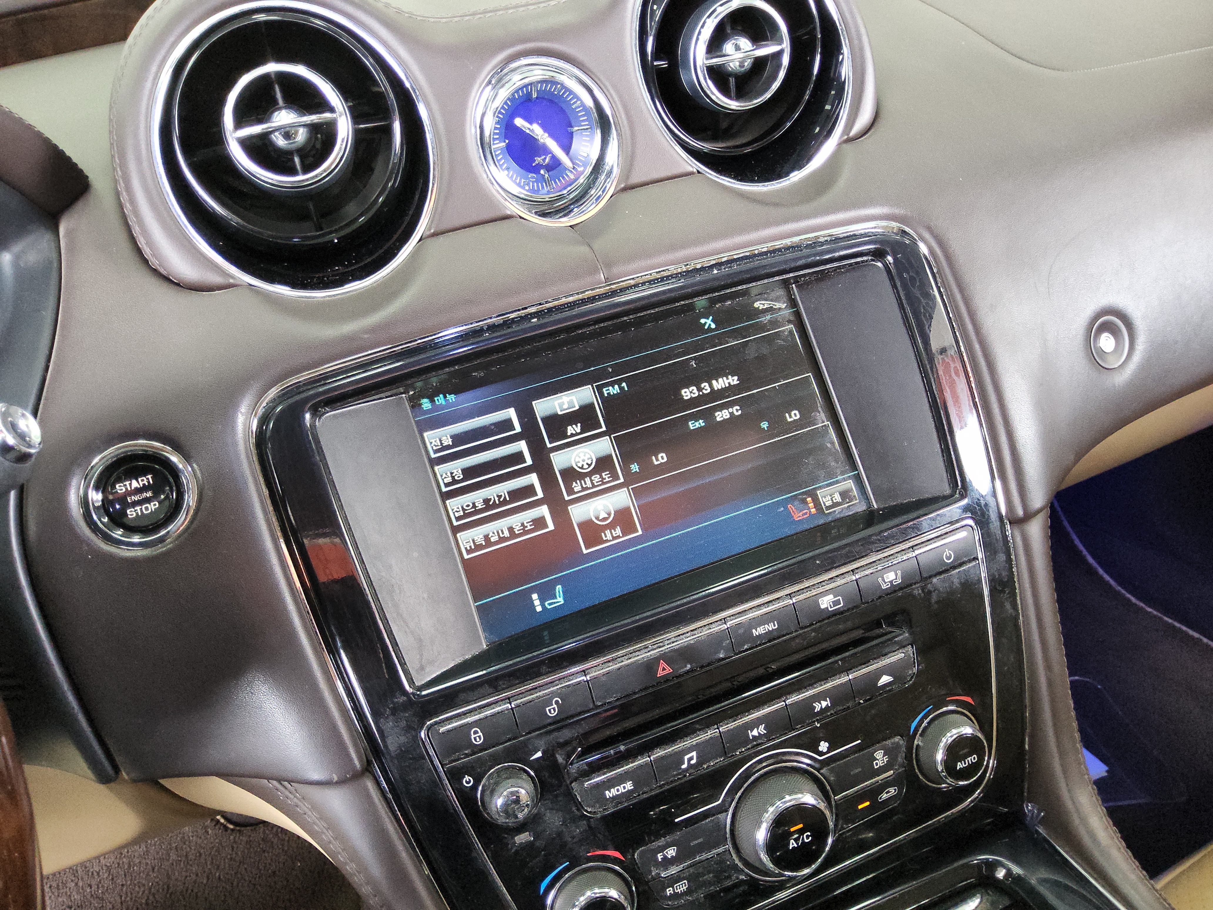 جاقوار XJ