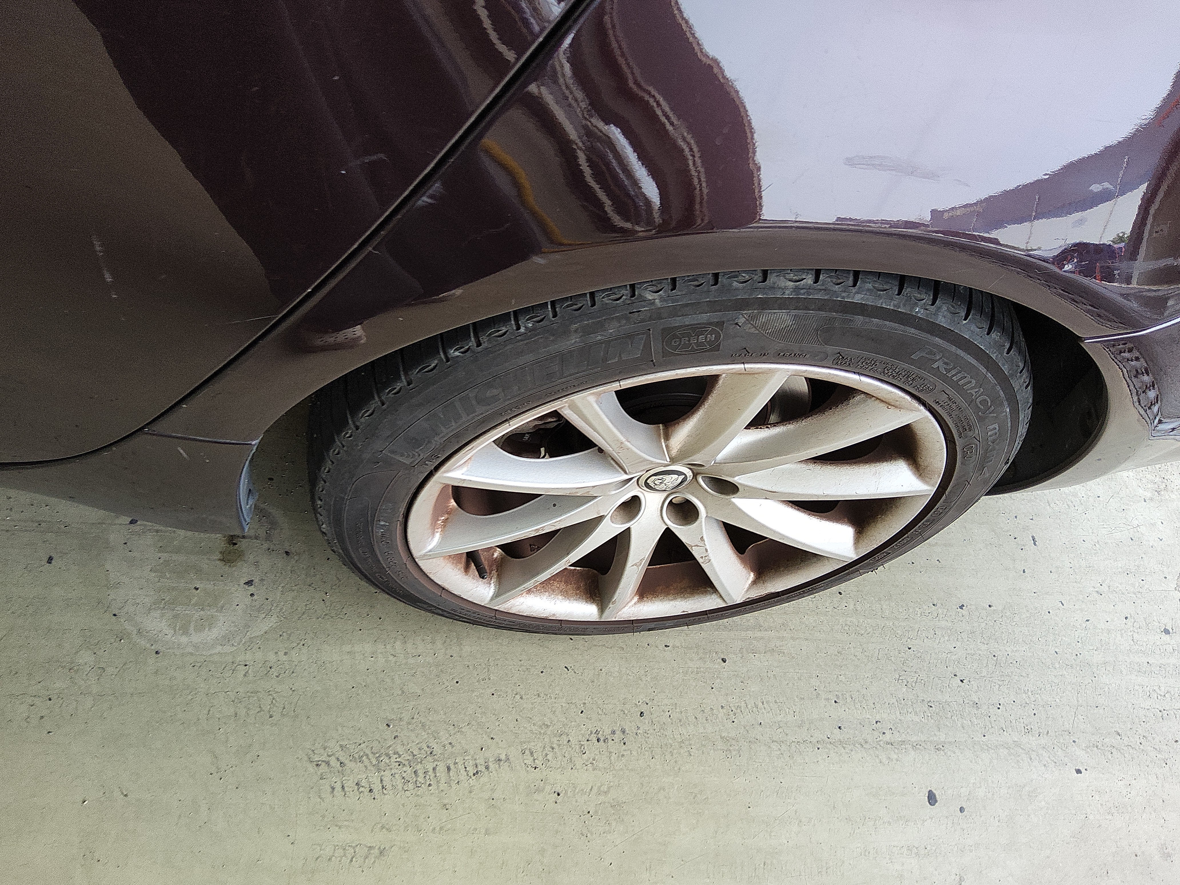 جاقوار XJ