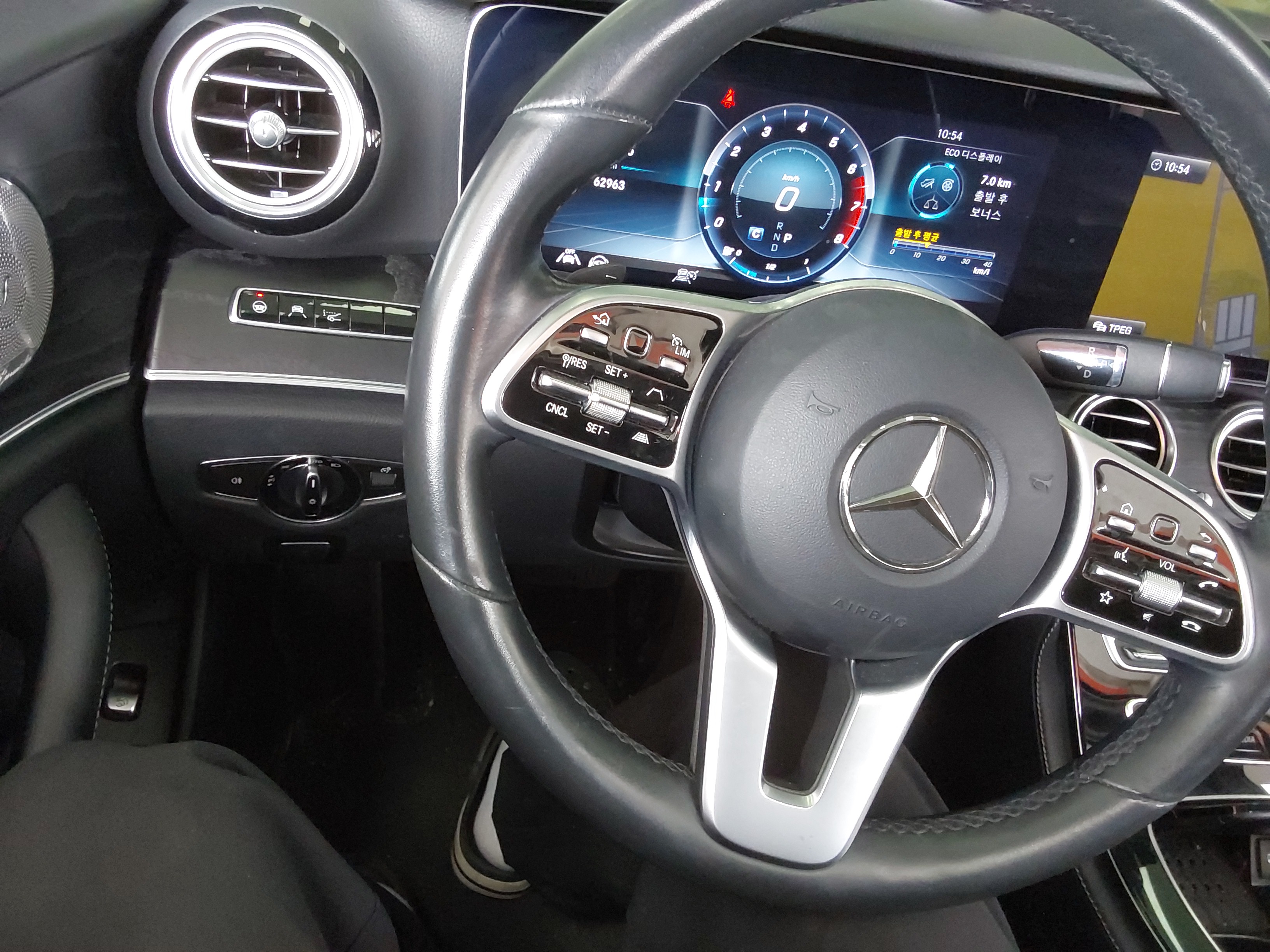 مرسيدس E-CLASS