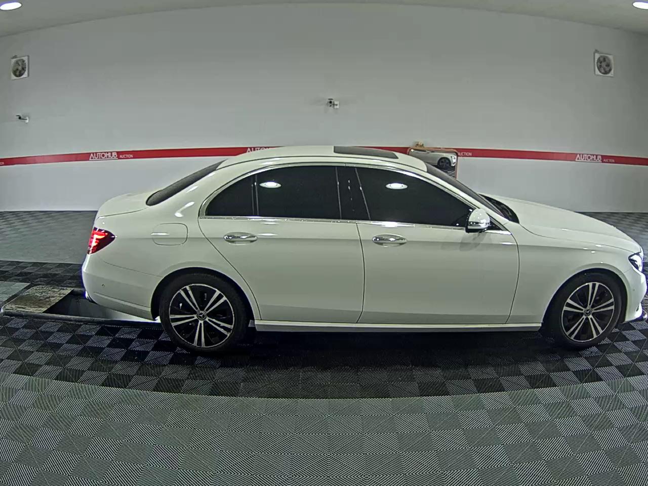 مرسيدس E-CLASS