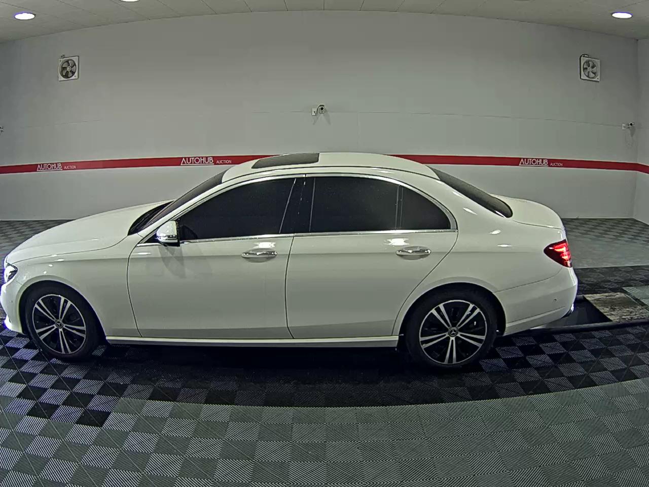 مرسيدس E-CLASS
