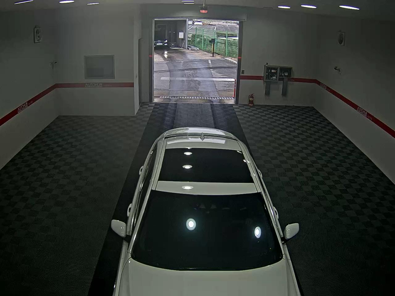 جاقوار XF
