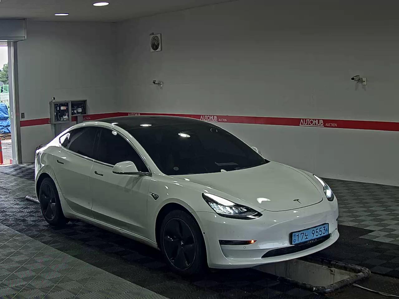 تسلا MODEL 3