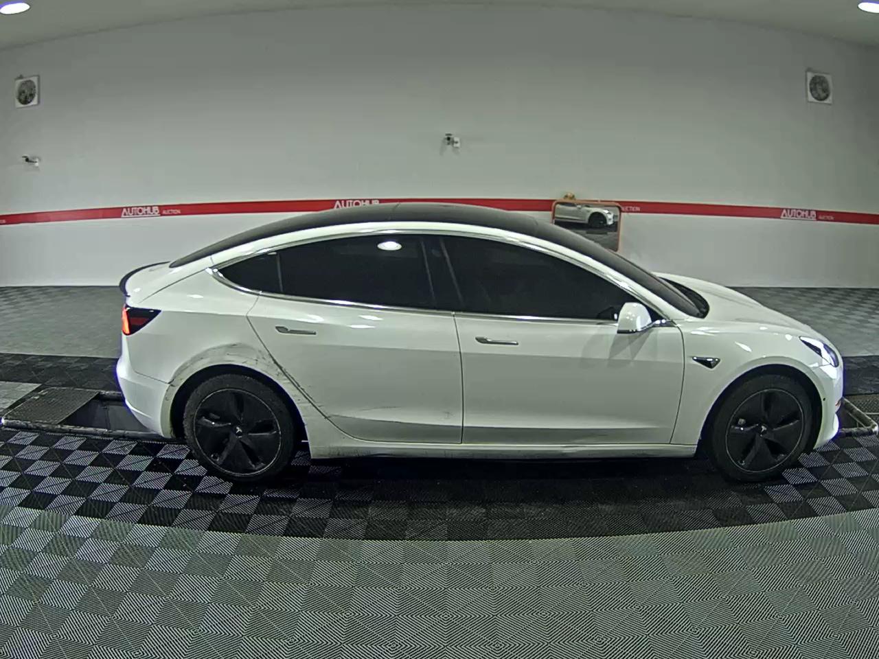 تسلا MODEL 3