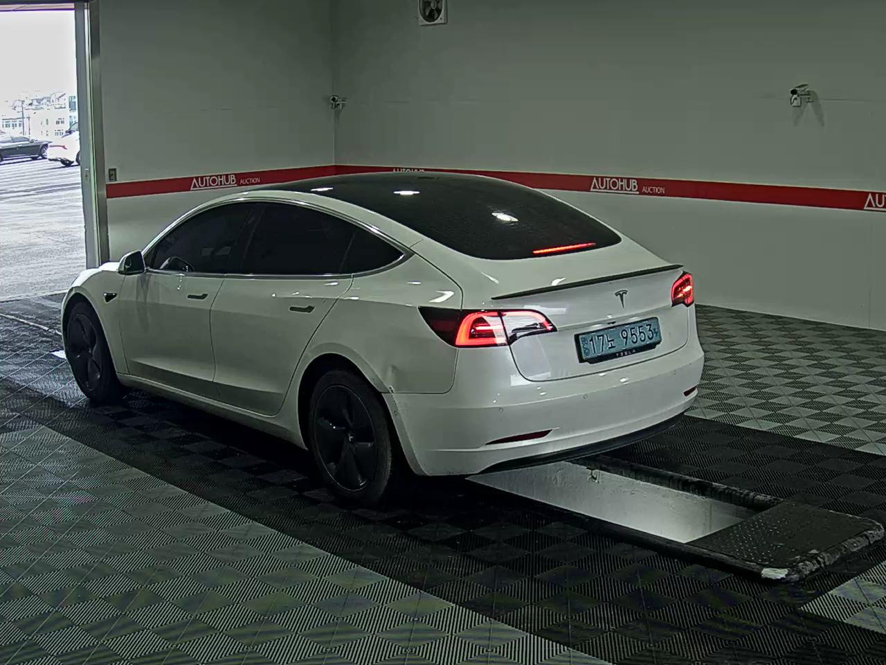 تسلا MODEL 3