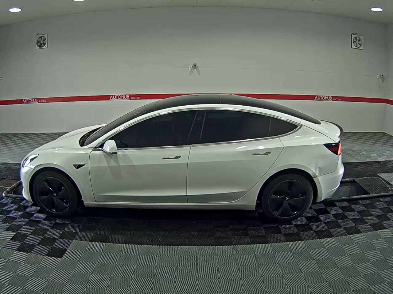 تسلا MODEL 3