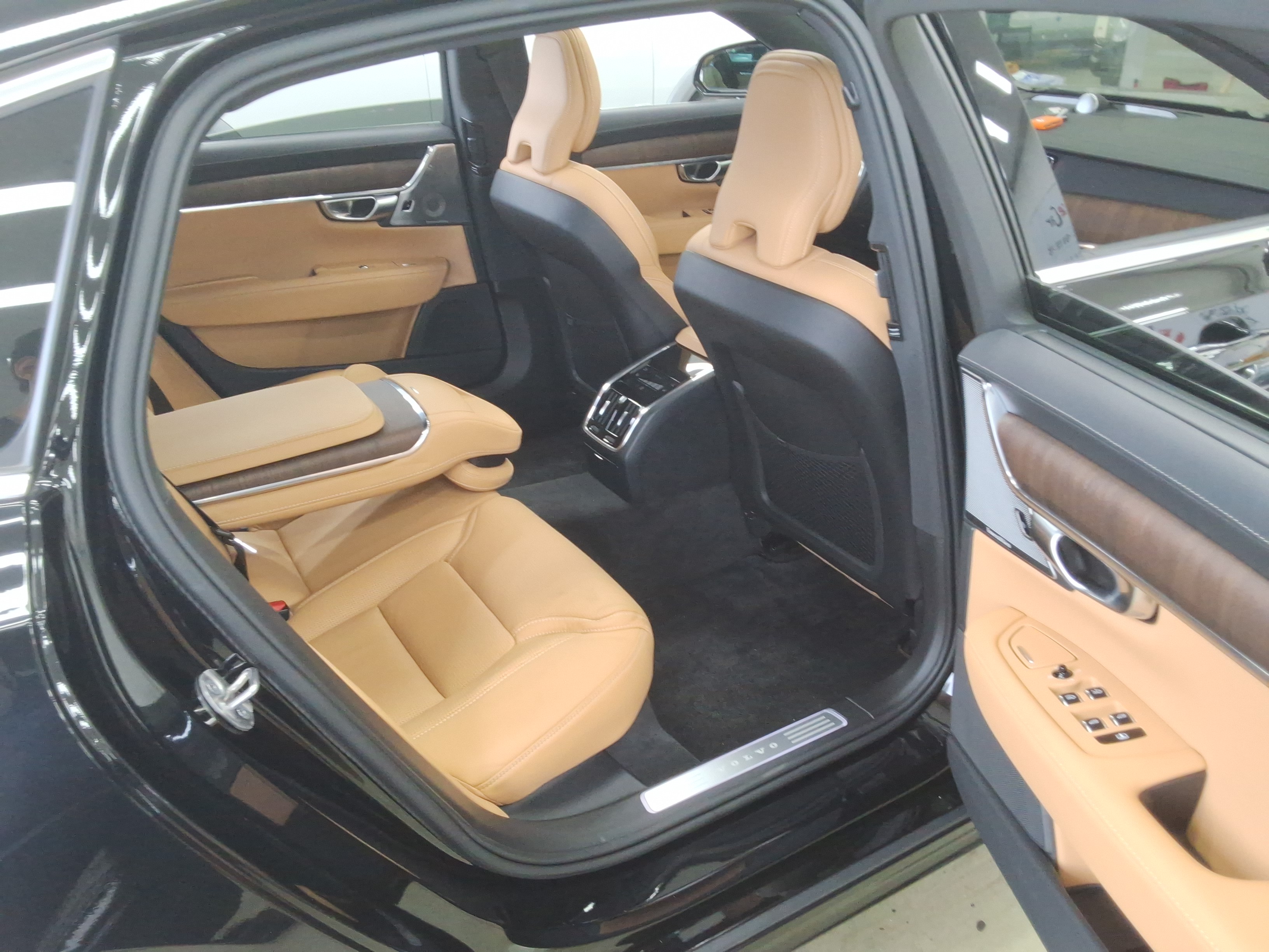 فولفو S90
