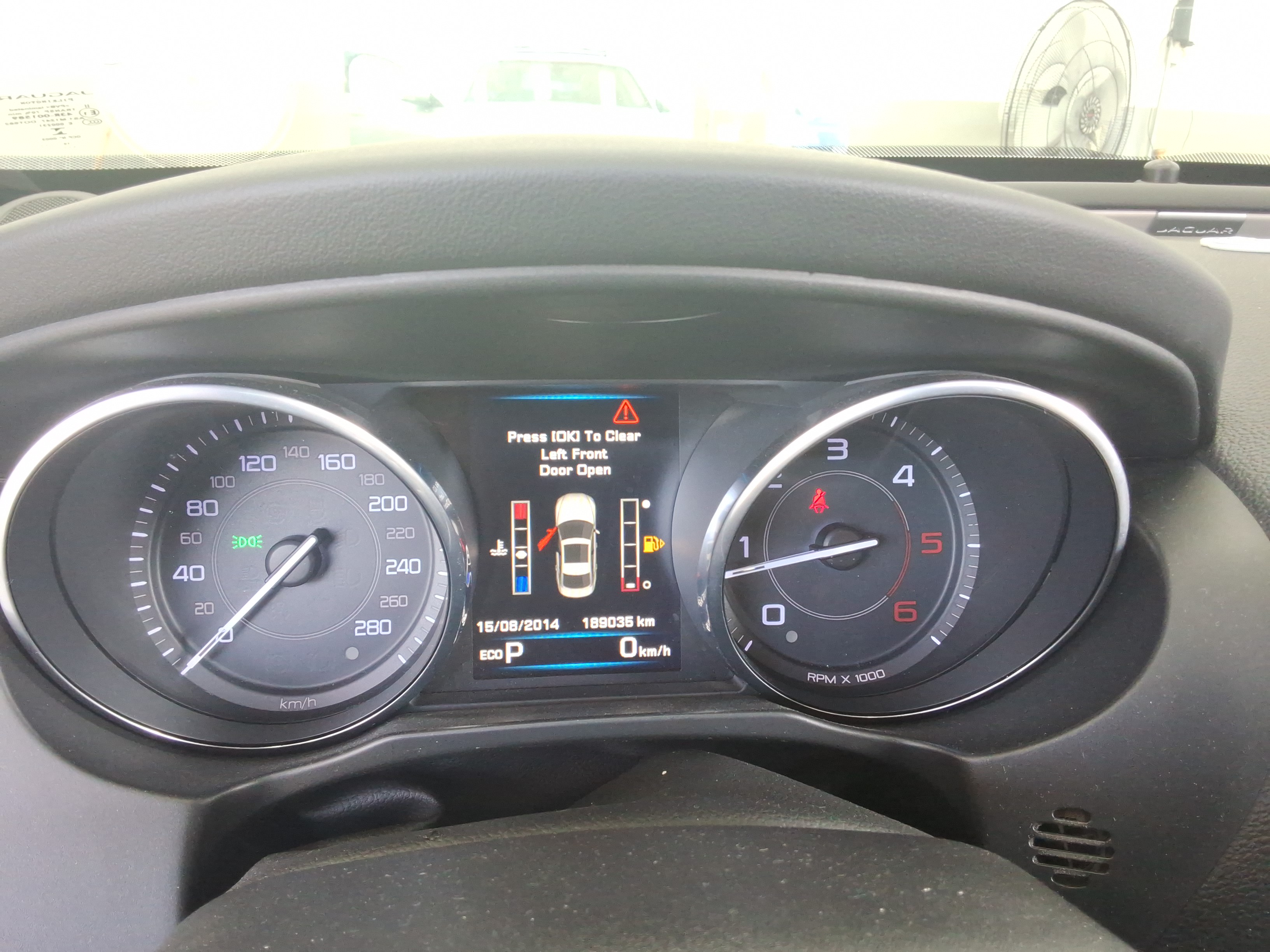 جاقوار XE