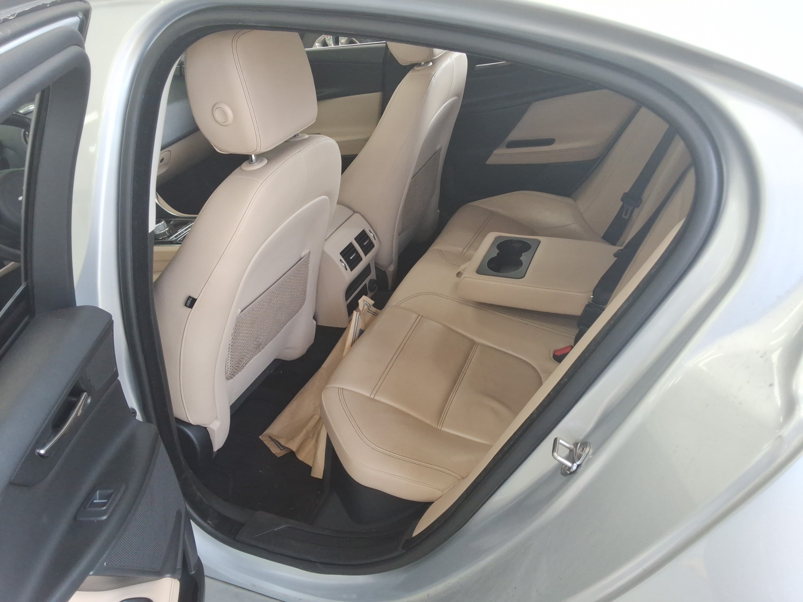 جاقوار XE