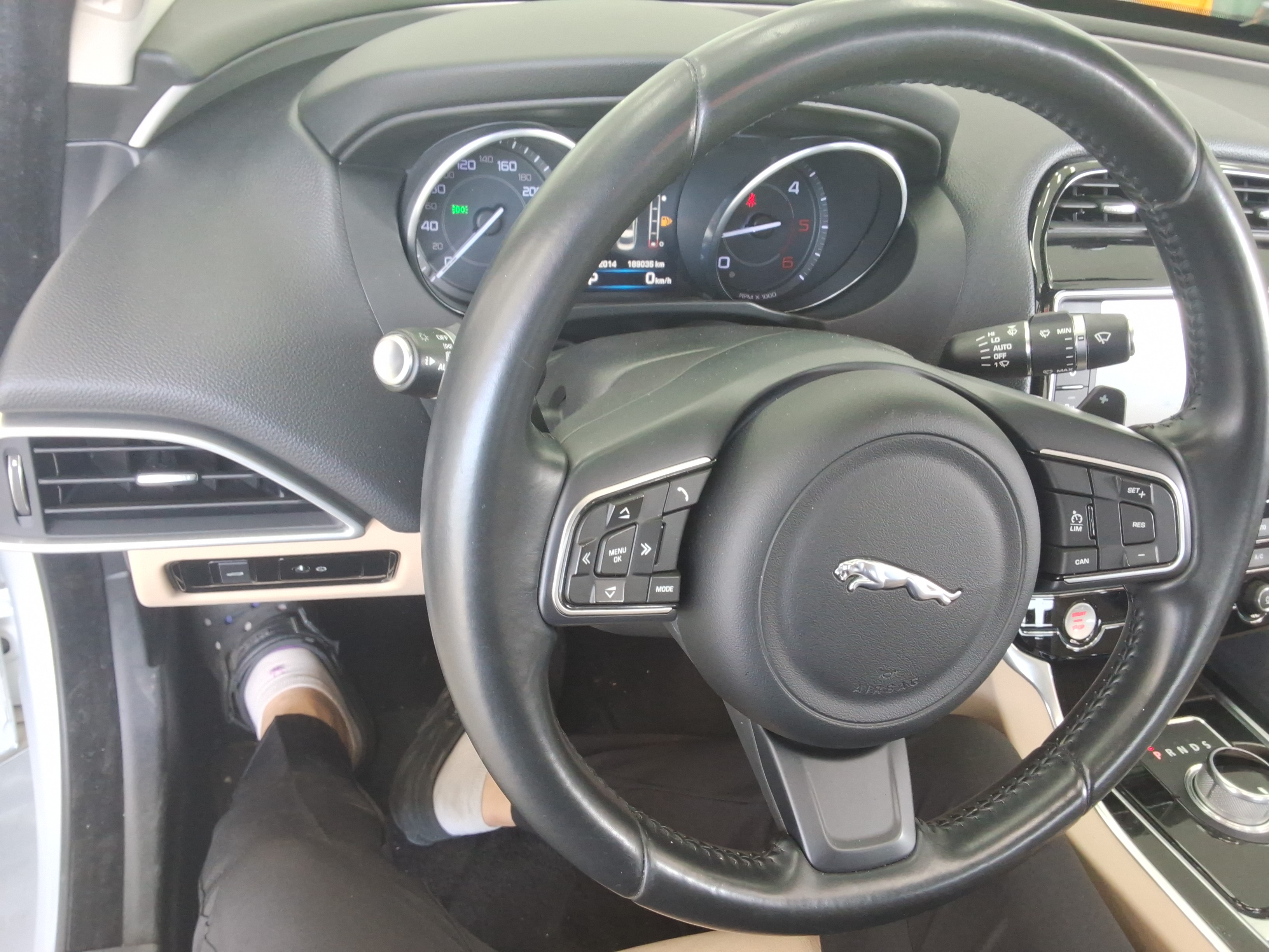 جاقوار XE