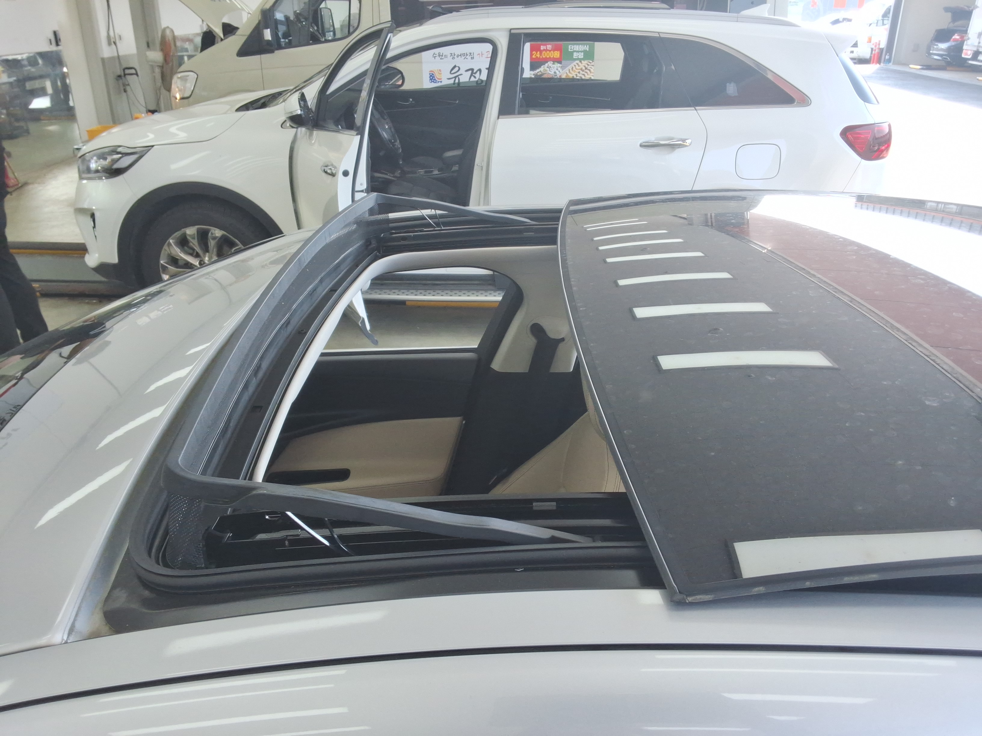 جاقوار XE