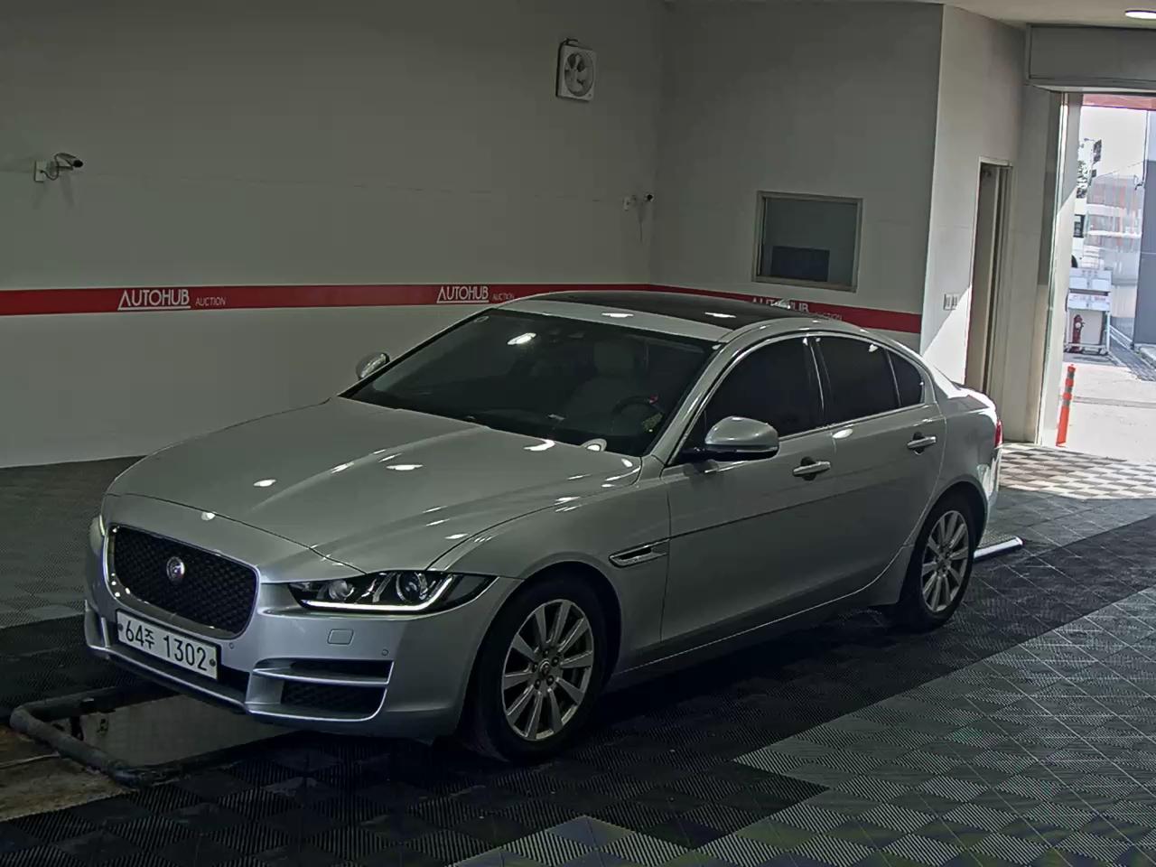 جاقوار XE