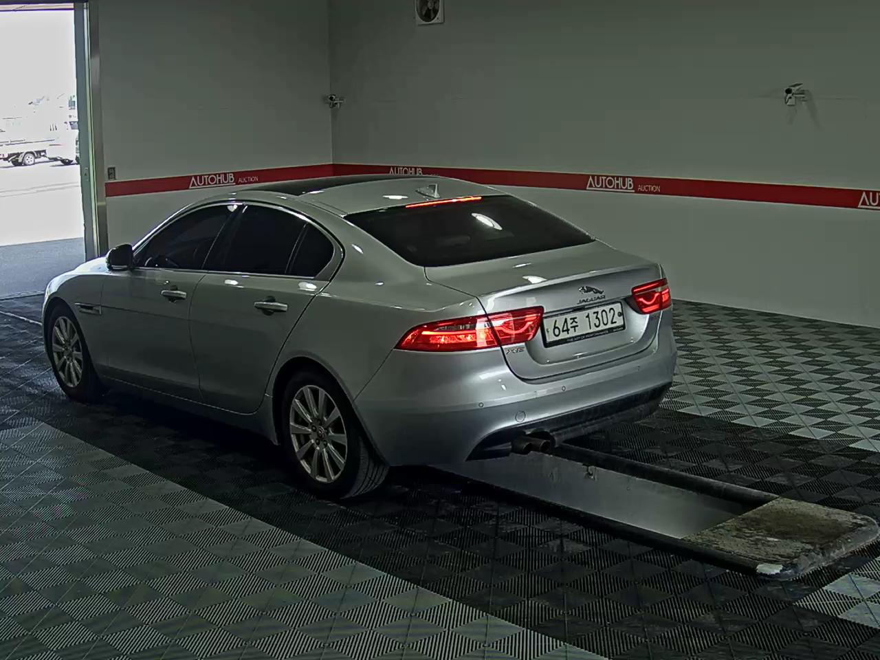 جاقوار XE
