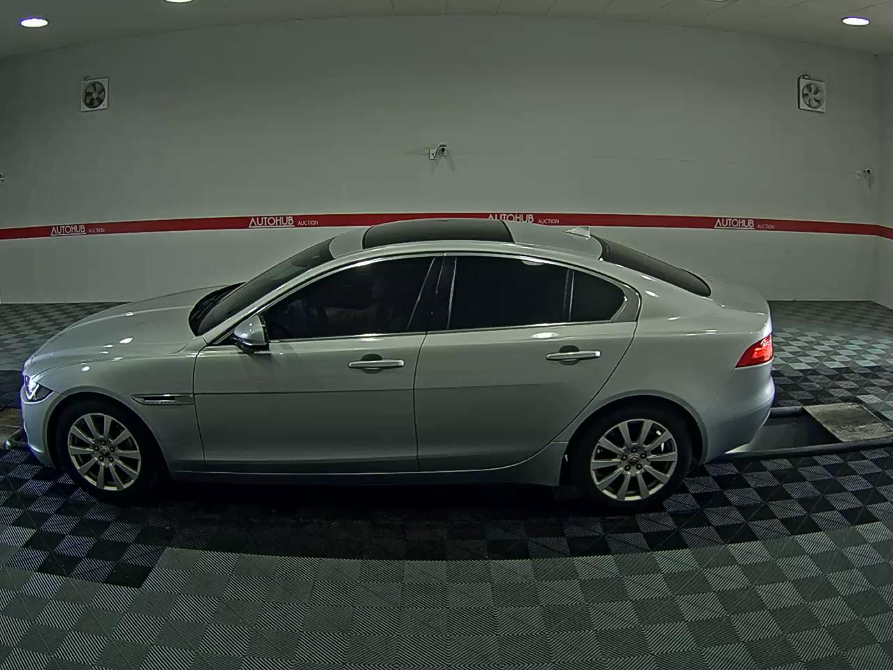 جاقوار XE