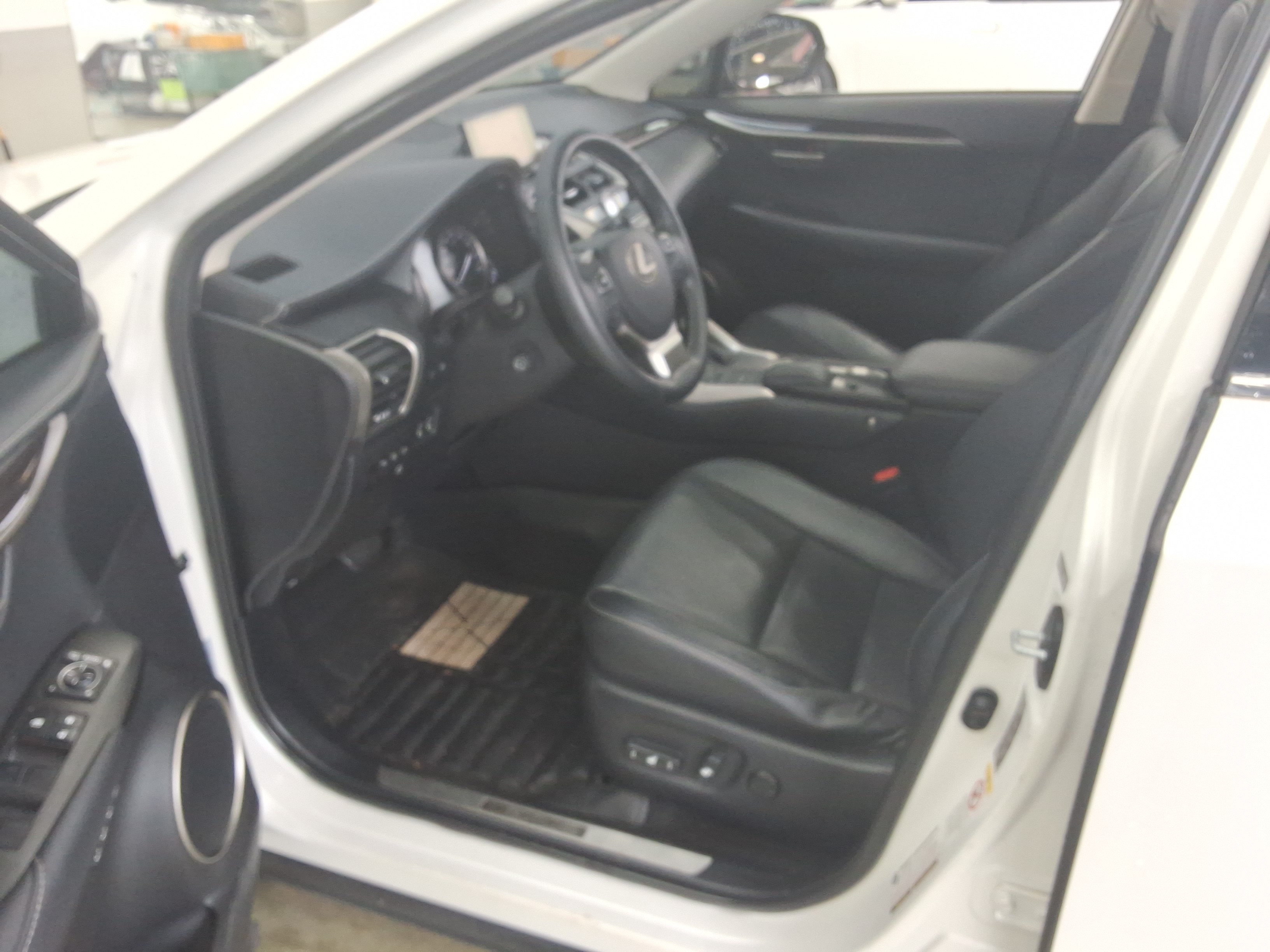 لكسز NX300h