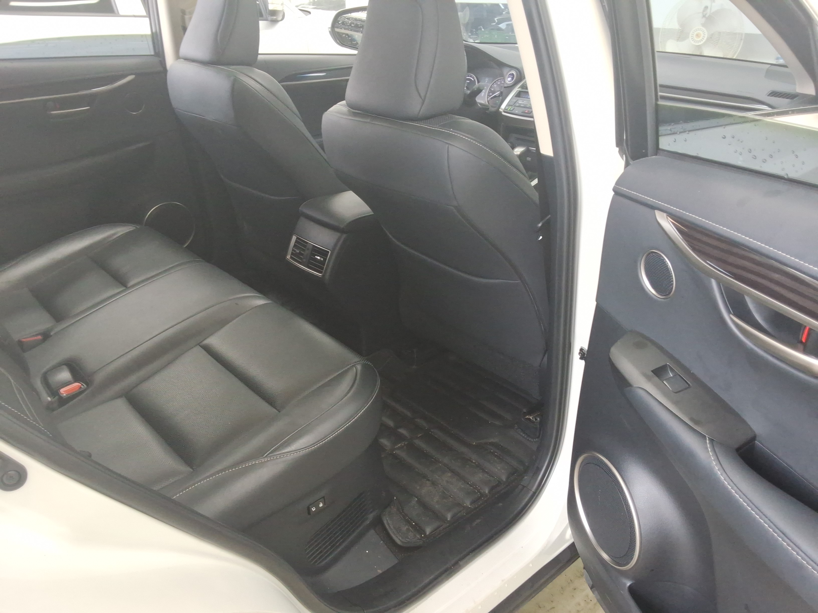 لكسز NX300h