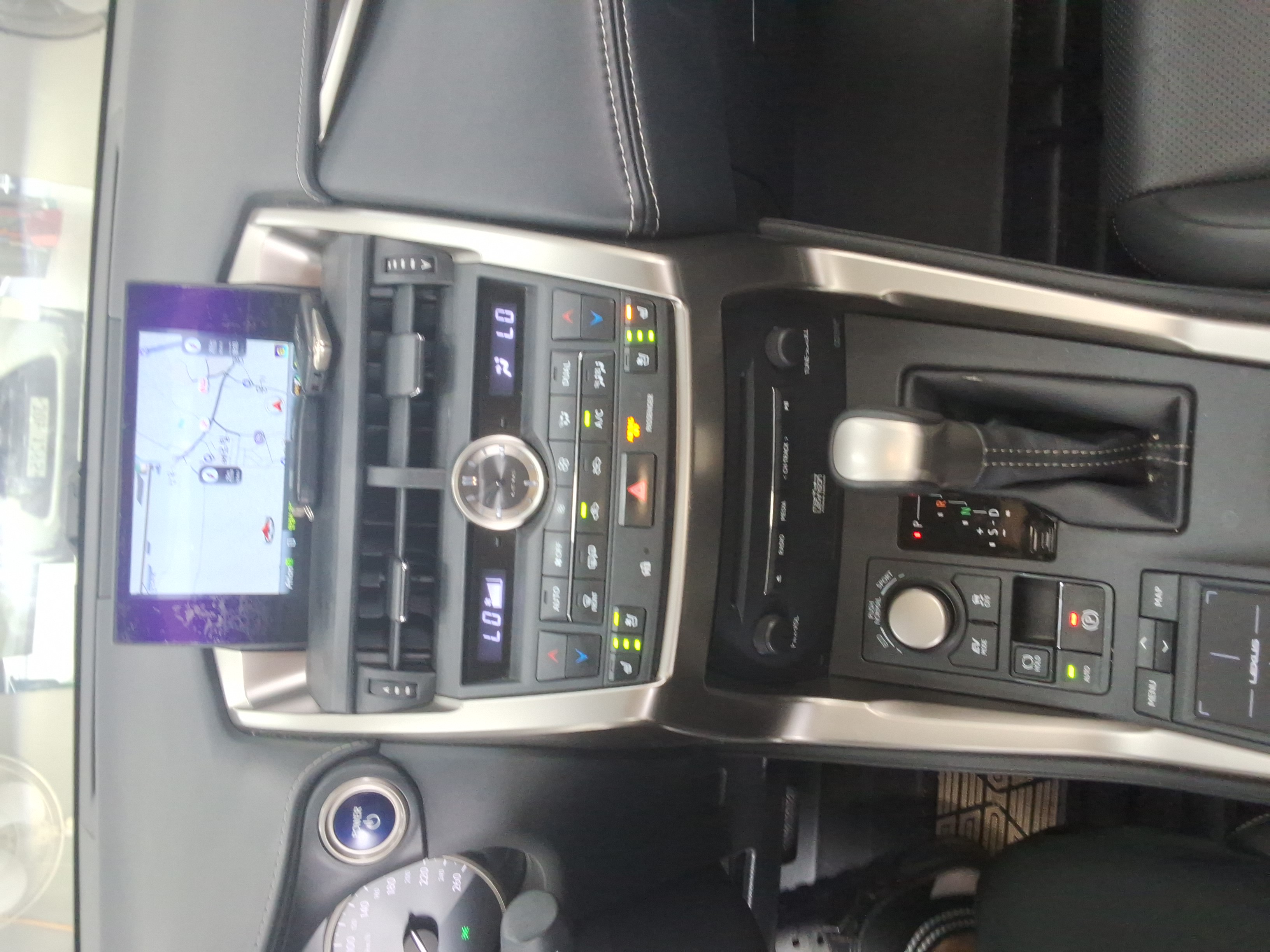 لكسز NX300h
