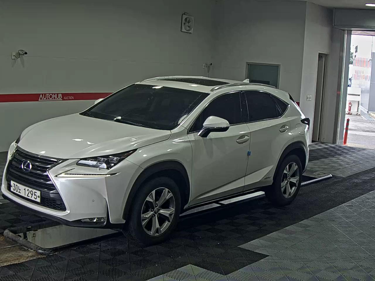 لكسز NX300h