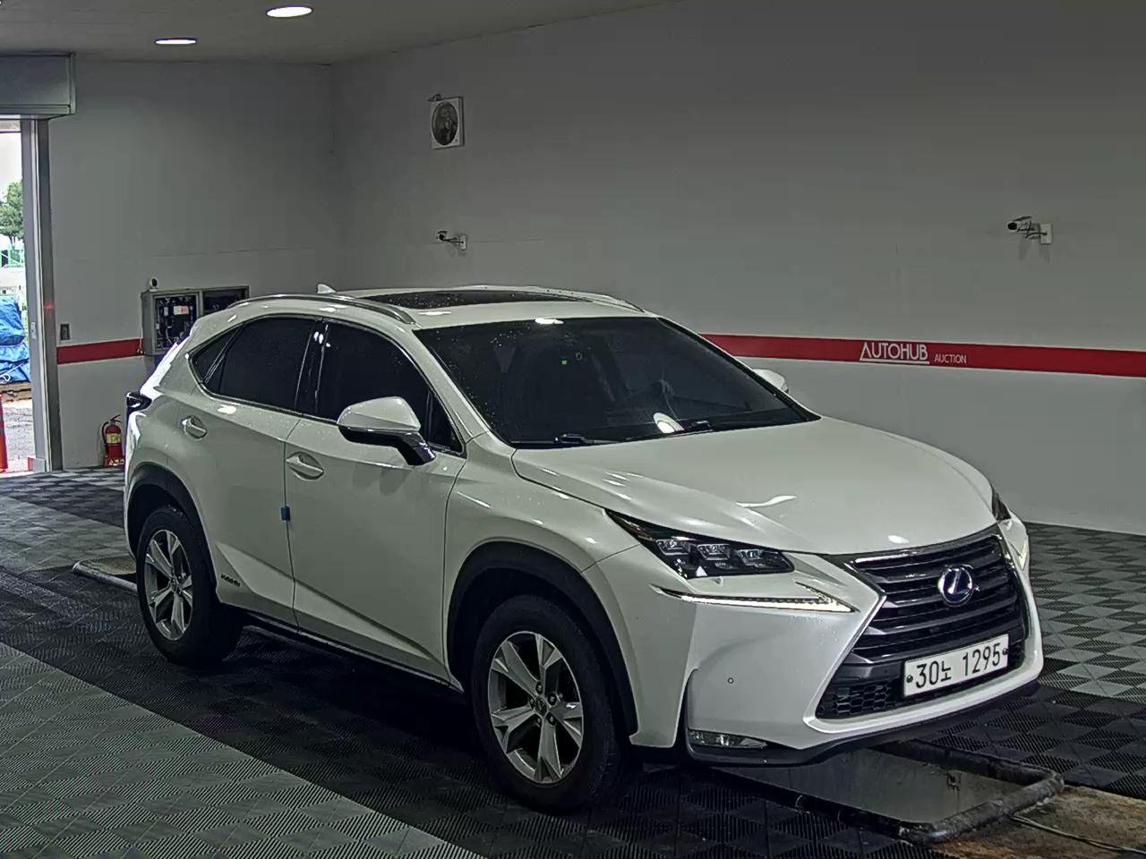 لكسز NX300h