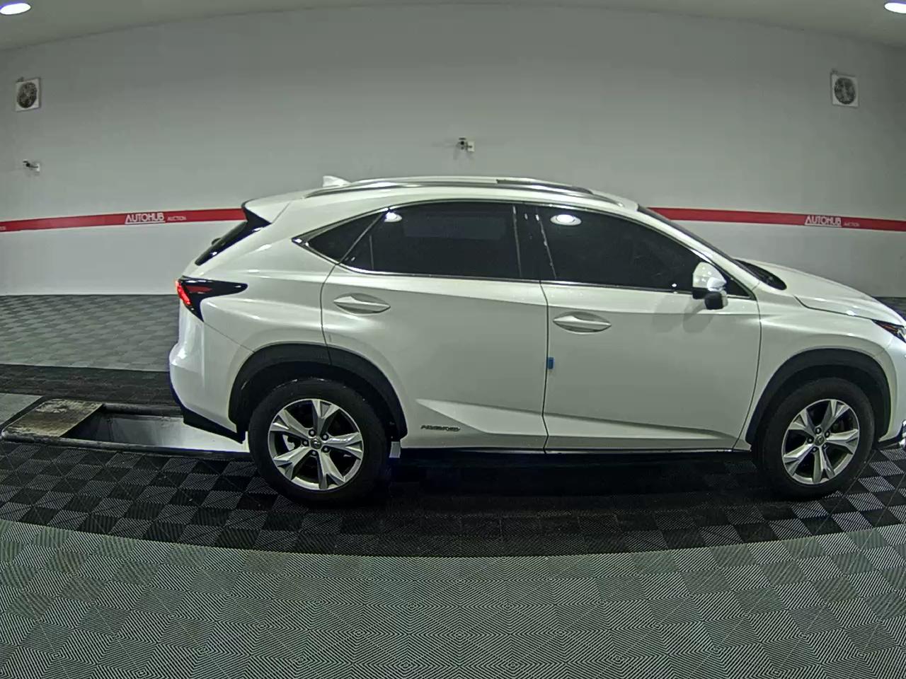 لكسز NX300h