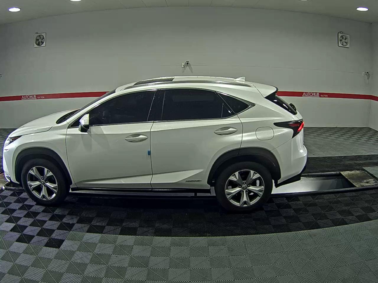 لكسز NX300h