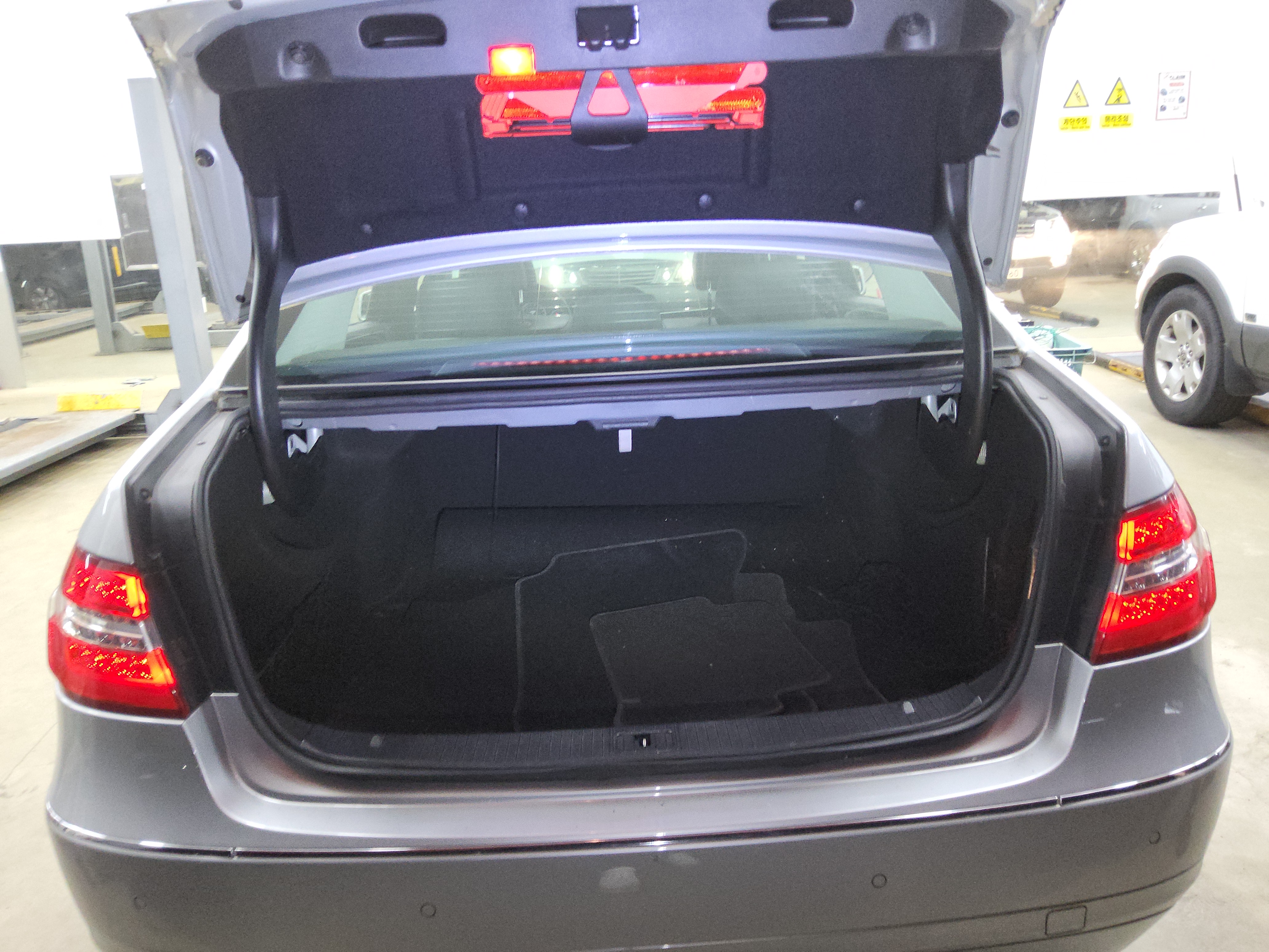 مرسيدس E-CLASS