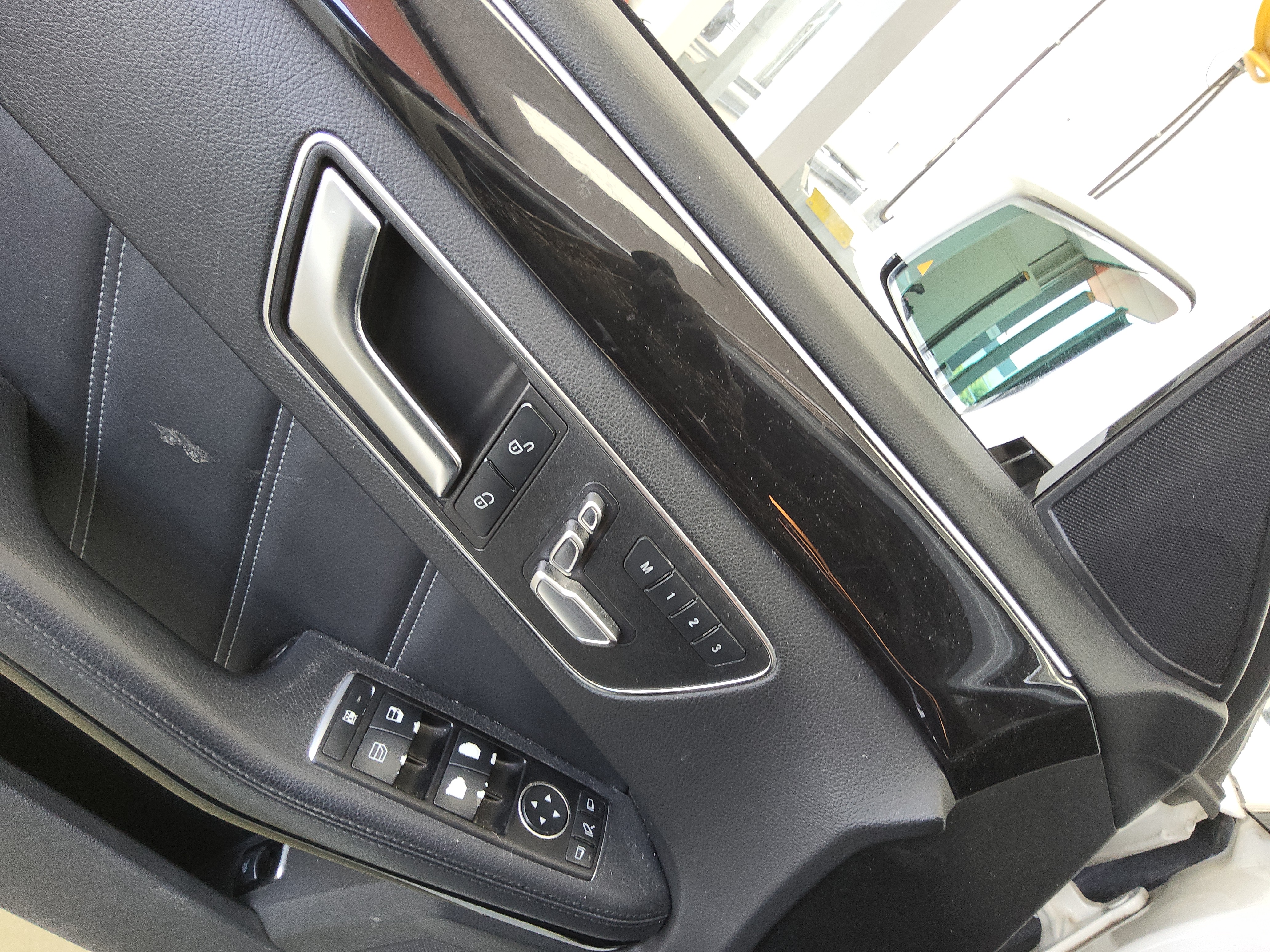 مرسيدس E-CLASS