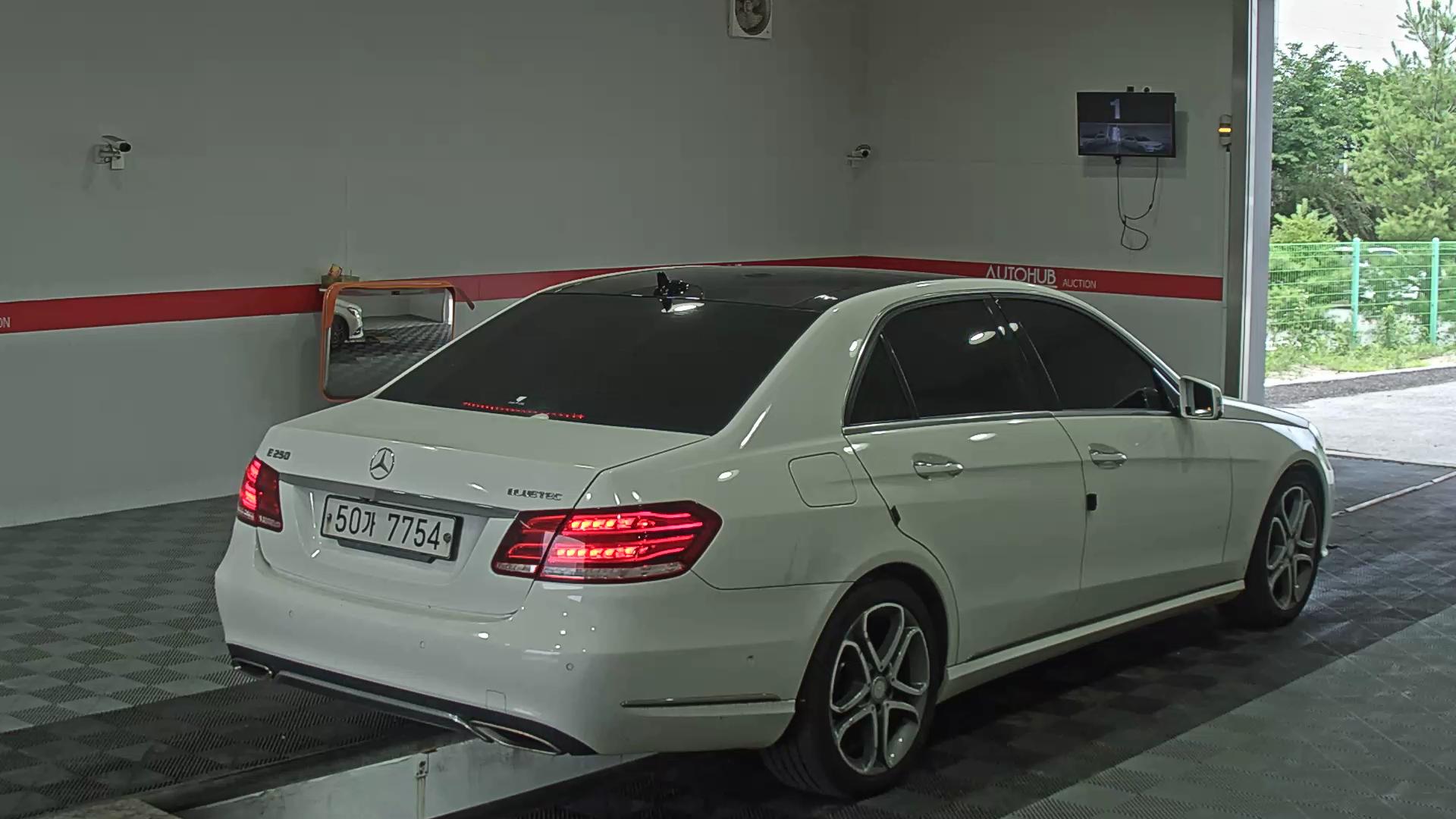 مرسيدس E-CLASS