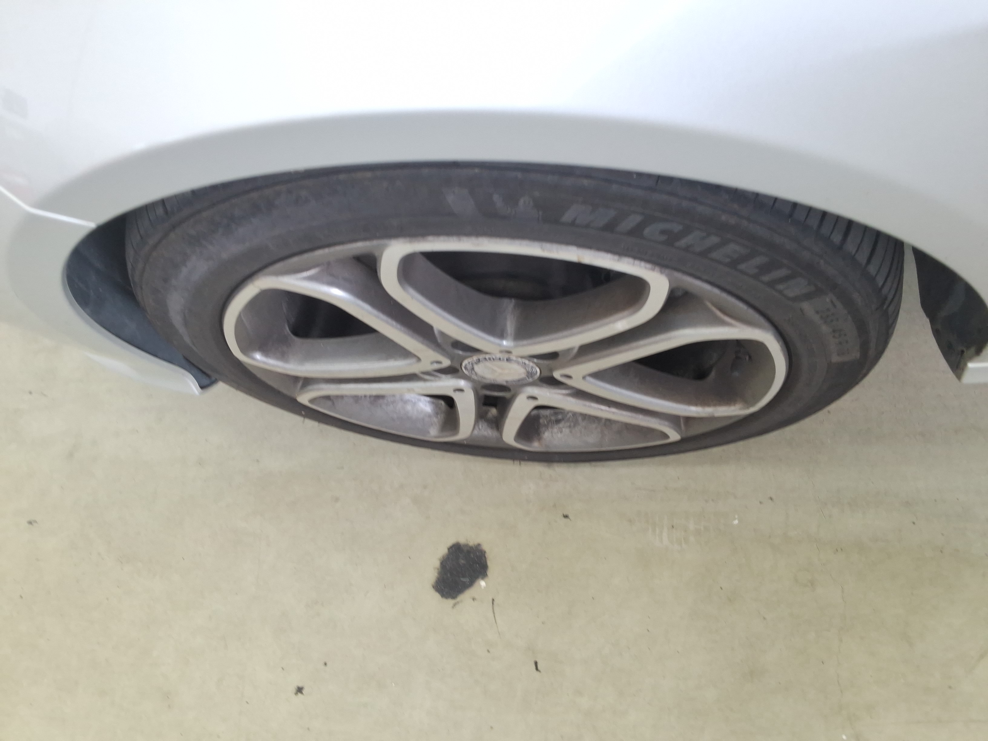 مرسيدس E-CLASS